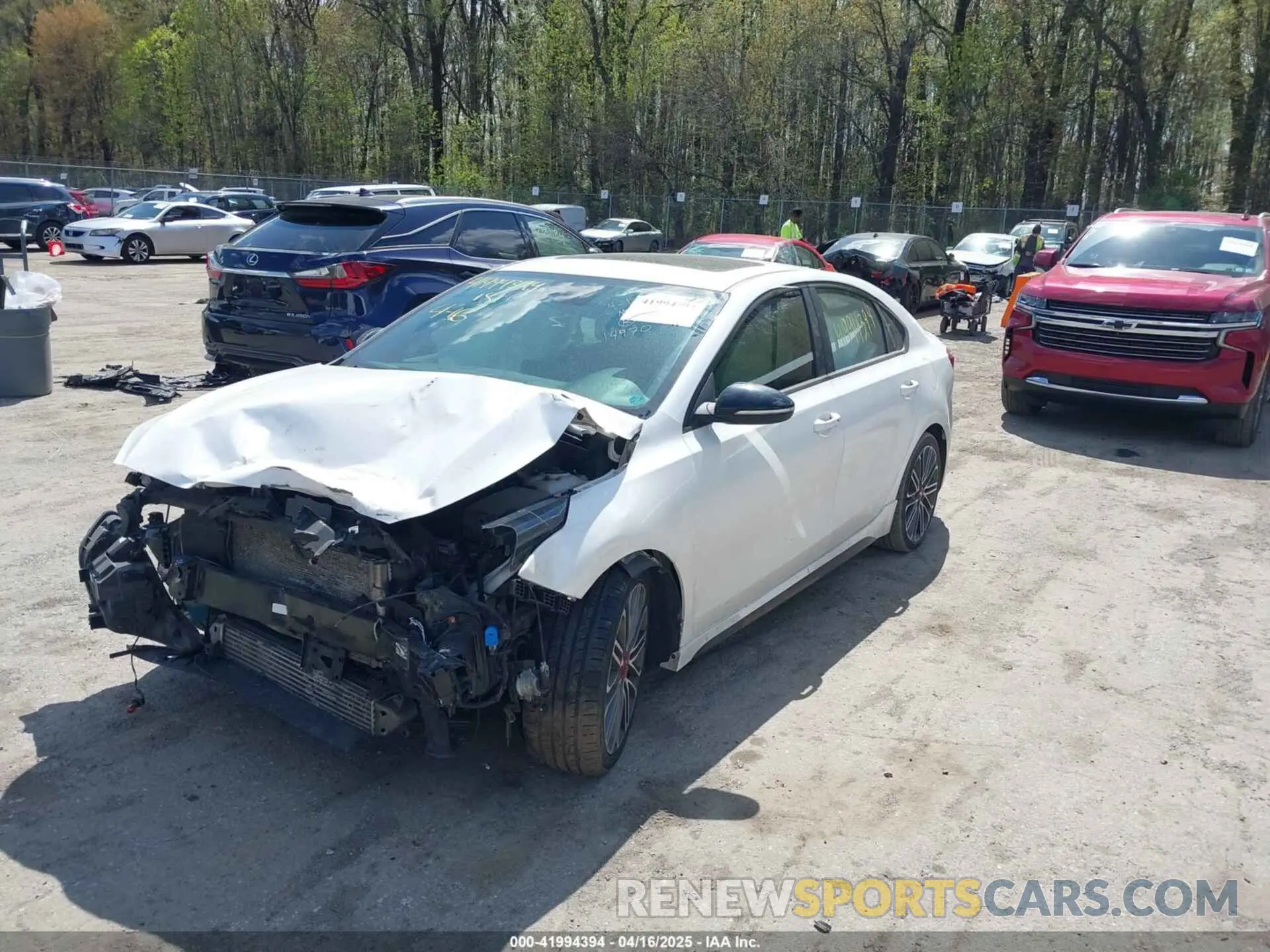 2 fotografías del automóvil dañado 3KPF44AC3LE256563 KIA FORTE 2020