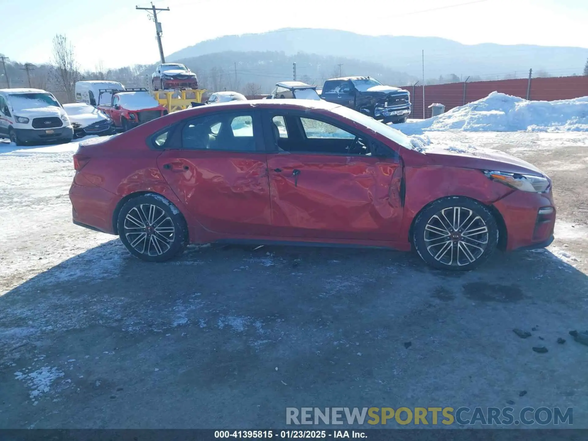 13 fotografías del automóvil dañado 3KPF44AC4LE168797 KIA FORTE 2020
