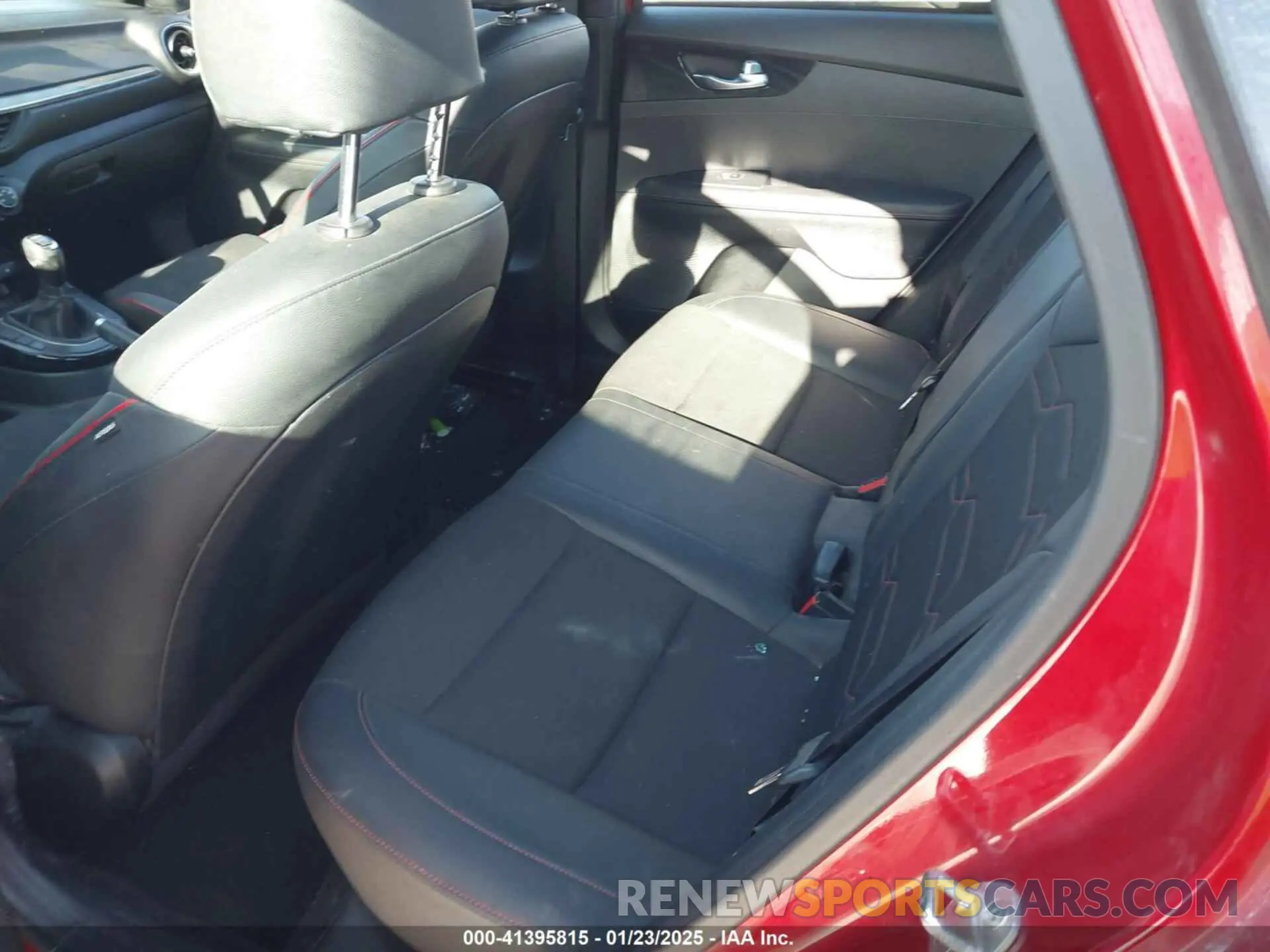 8 fotografías del automóvil dañado 3KPF44AC4LE168797 KIA FORTE 2020