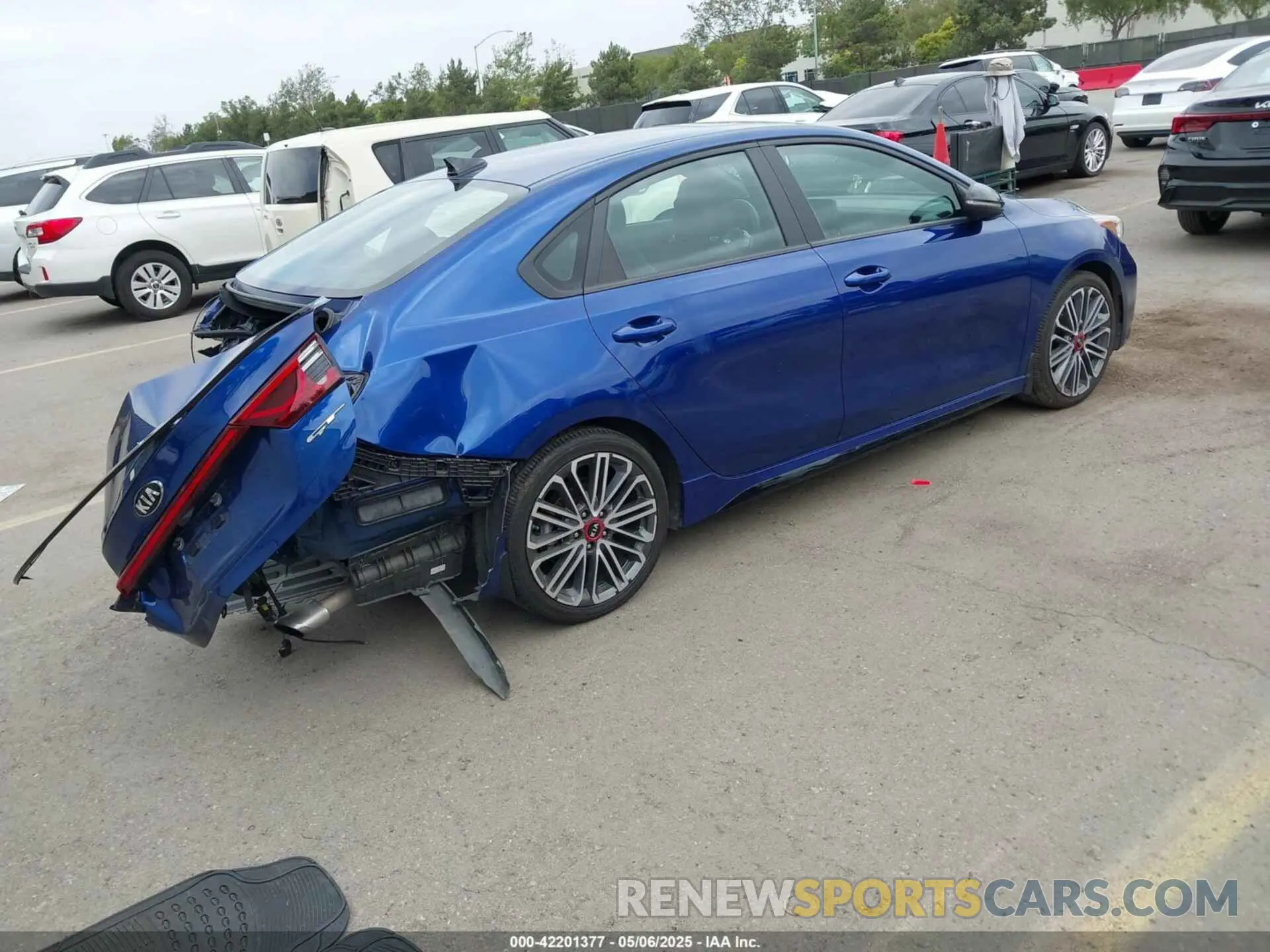 4 fotografías del automóvil dañado 3KPF44AC6LE175444 KIA FORTE 2020