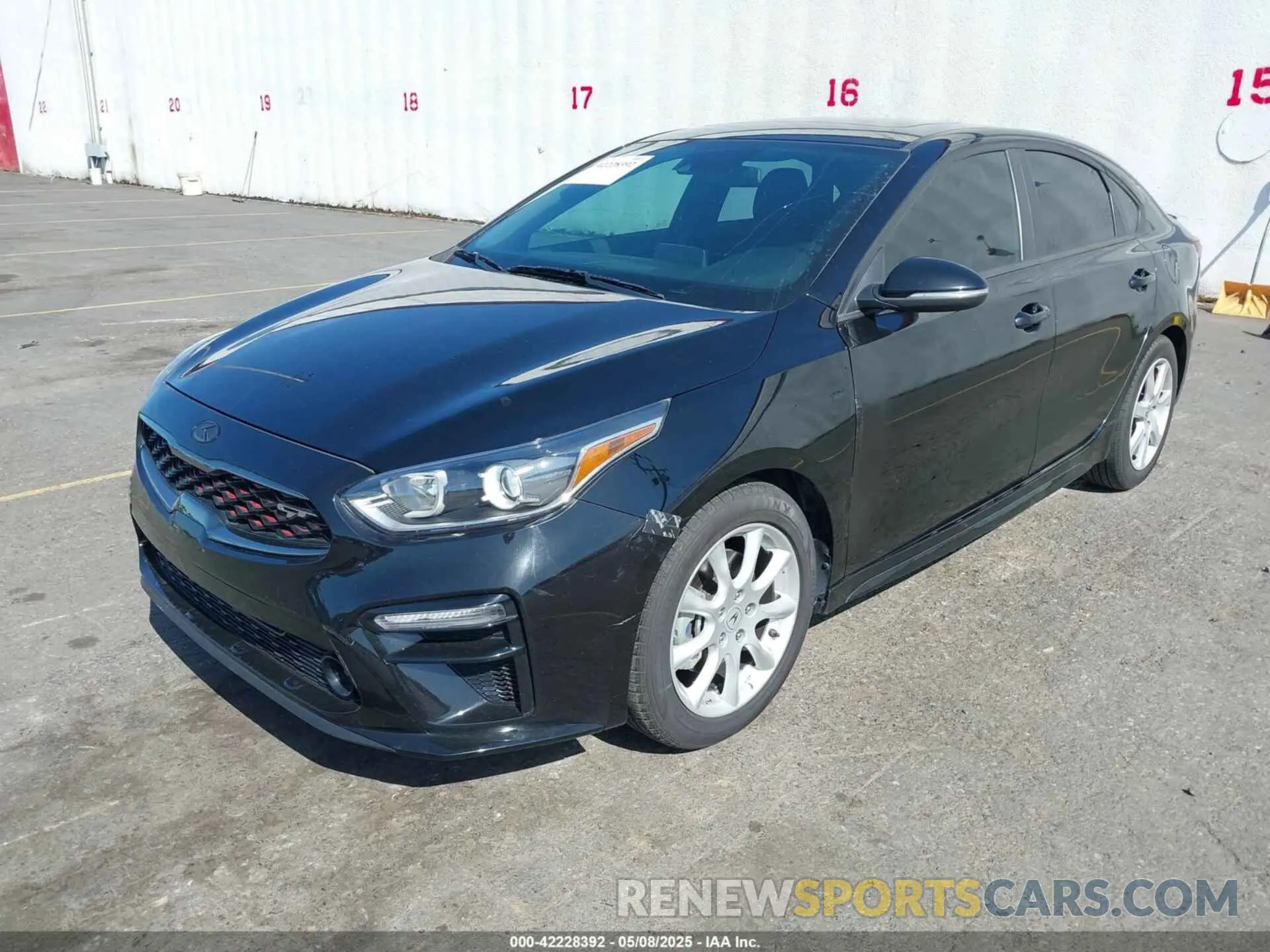 2 fotografías del automóvil dañado 3KPF44AC6LE184290 KIA FORTE 2020