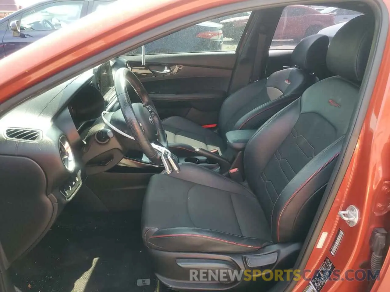 7 fotografías del automóvil dañado 3KPF44AC8LE171492 KIA FORTE 2020