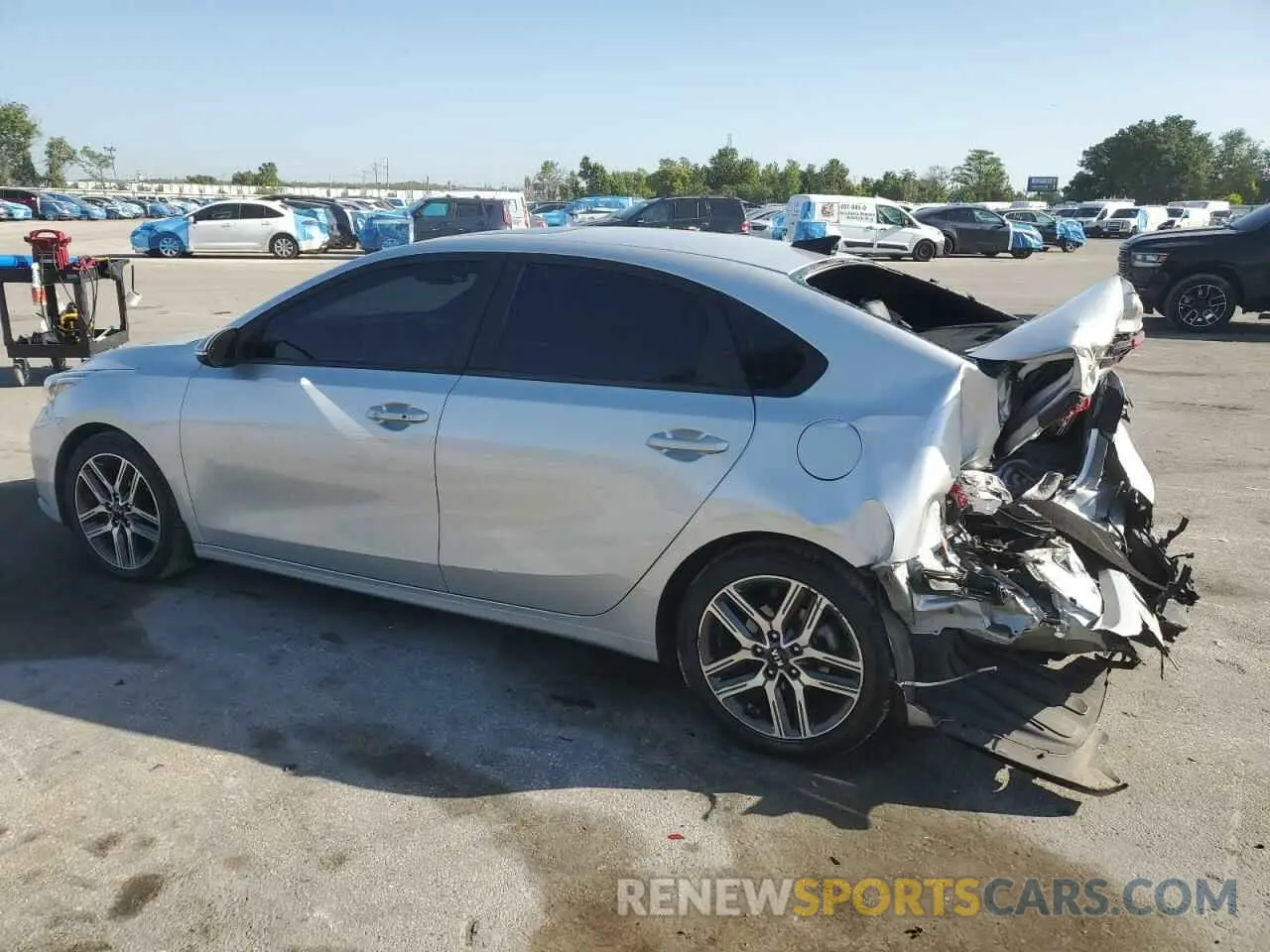 2 fotografías del automóvil dañado 3KPF54AD1LE208226 KIA FORTE 2020