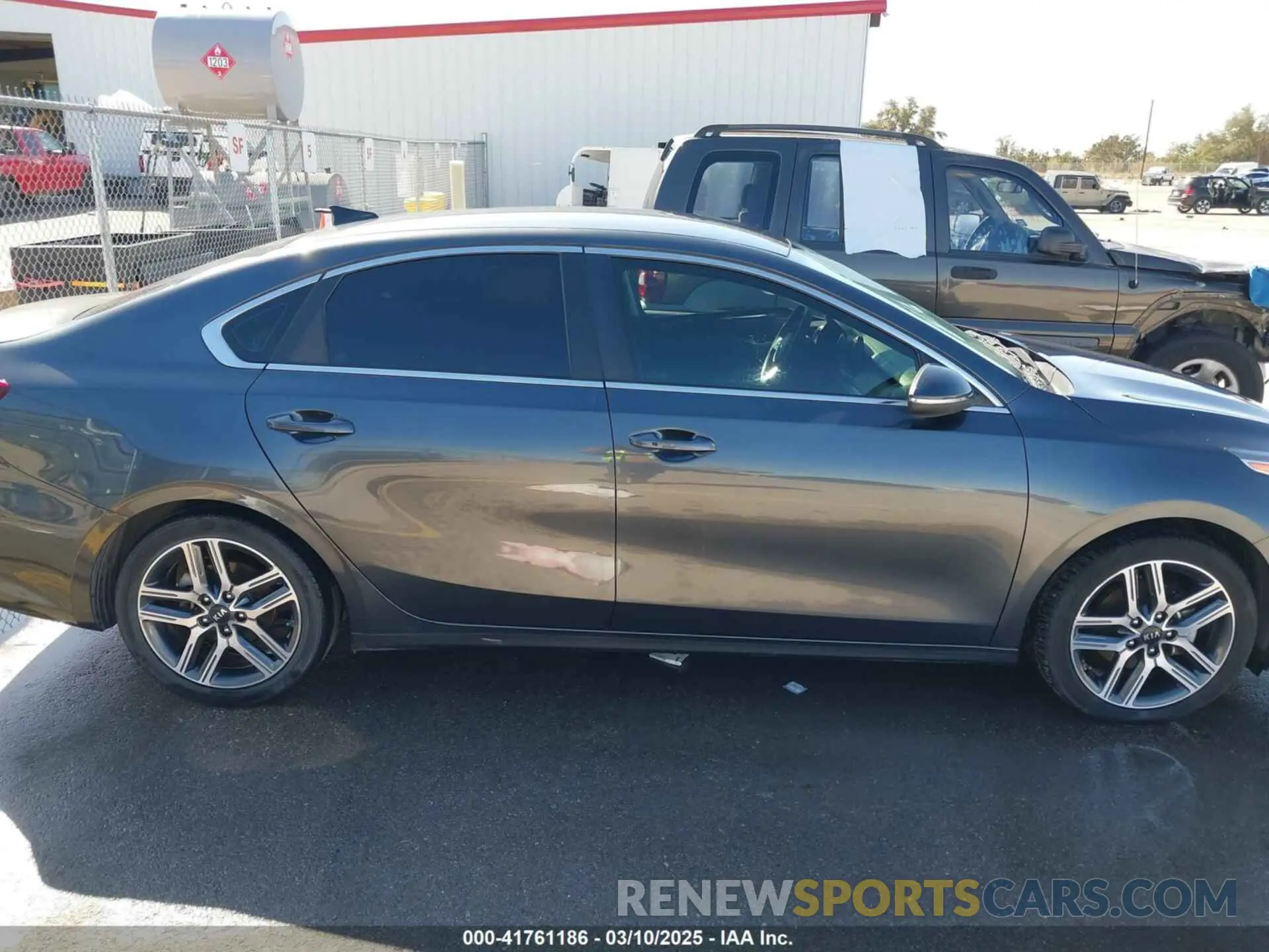 13 fotografías del automóvil dañado 3KPF54AD2LE152474 KIA FORTE 2020
