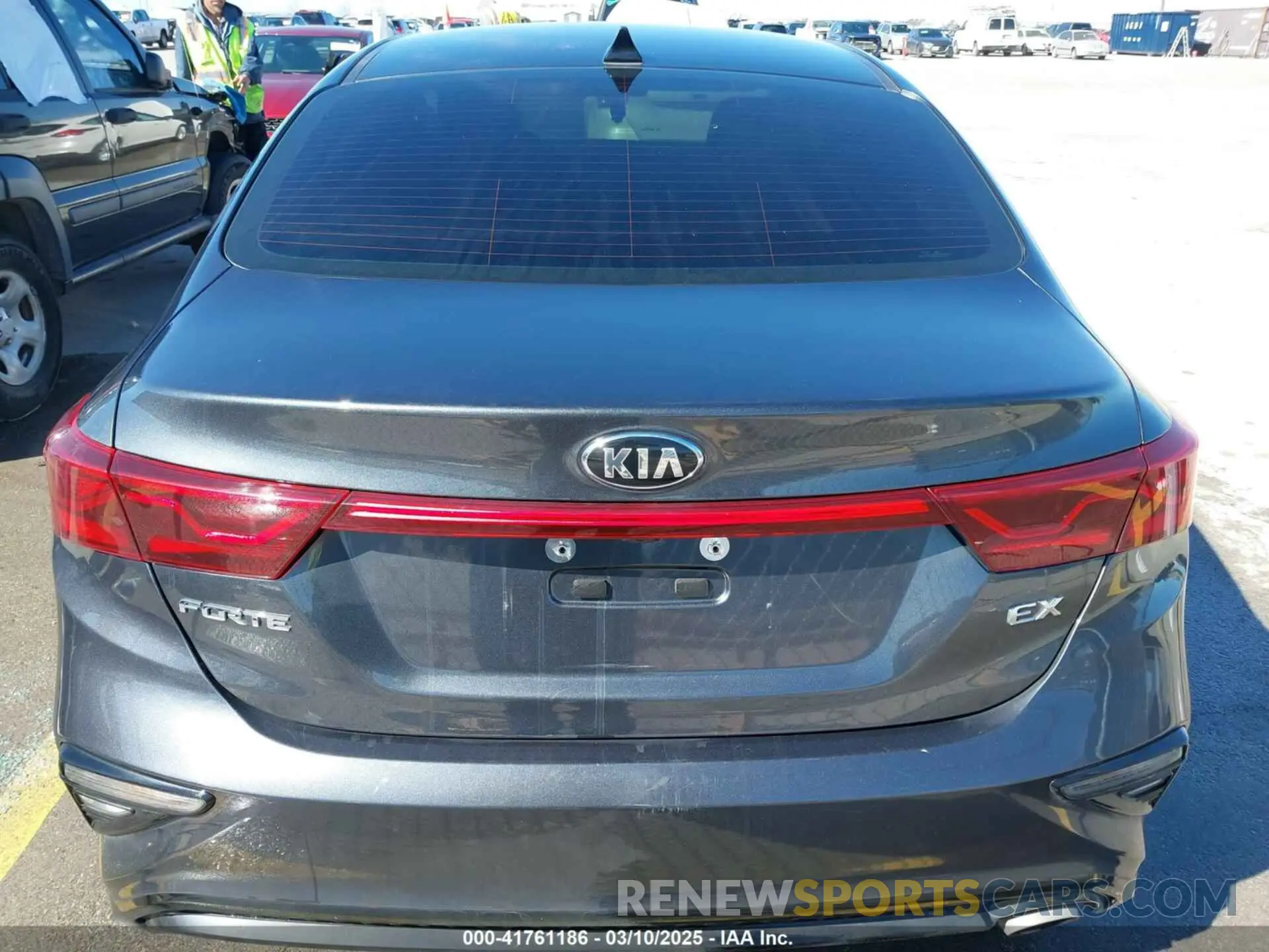 16 fotografías del automóvil dañado 3KPF54AD2LE152474 KIA FORTE 2020