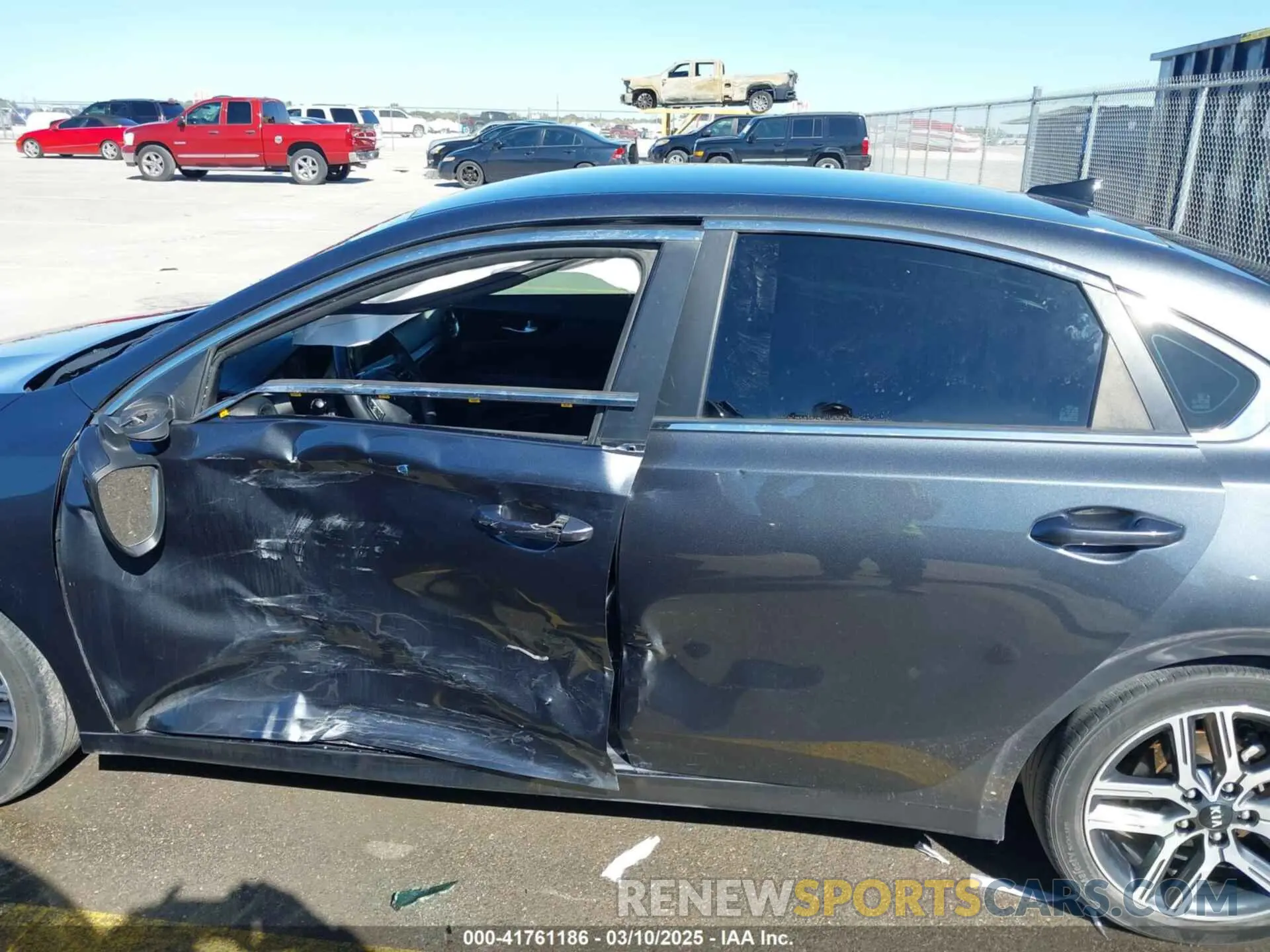 17 fotografías del automóvil dañado 3KPF54AD2LE152474 KIA FORTE 2020