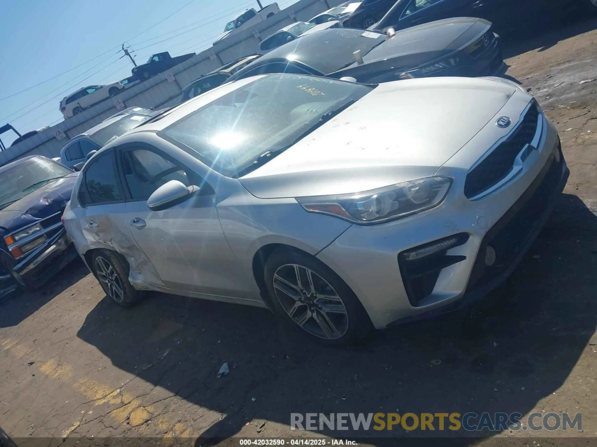 12 fotografías del automóvil dañado 3KPF54AD2LE209899 KIA FORTE 2020