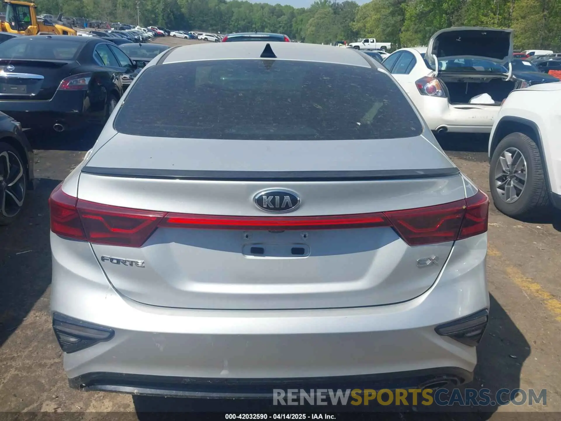 15 fotografías del automóvil dañado 3KPF54AD2LE209899 KIA FORTE 2020