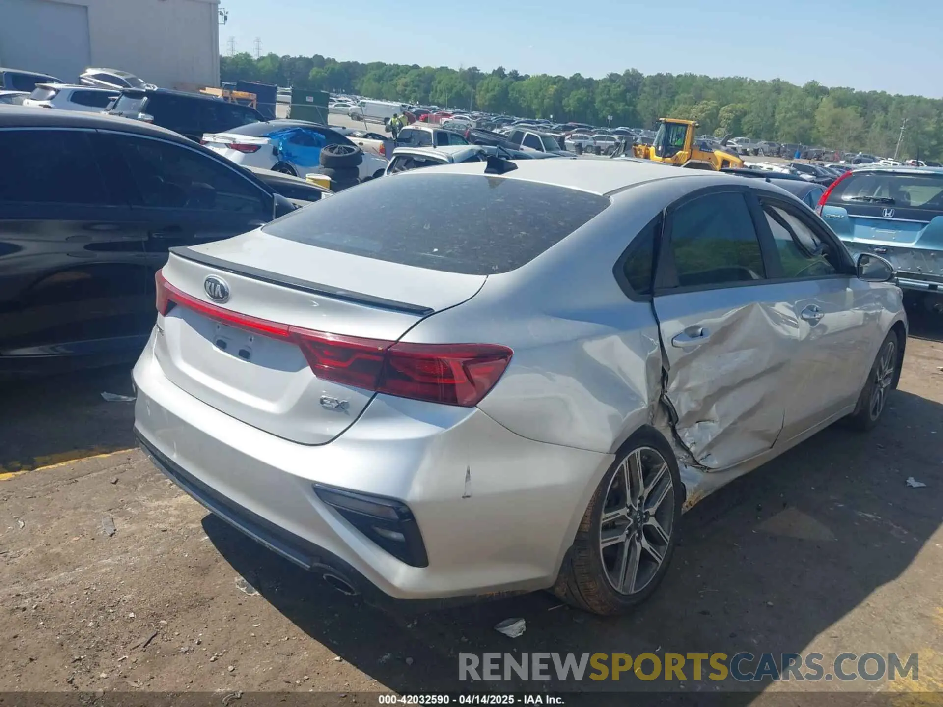 4 fotografías del automóvil dañado 3KPF54AD2LE209899 KIA FORTE 2020
