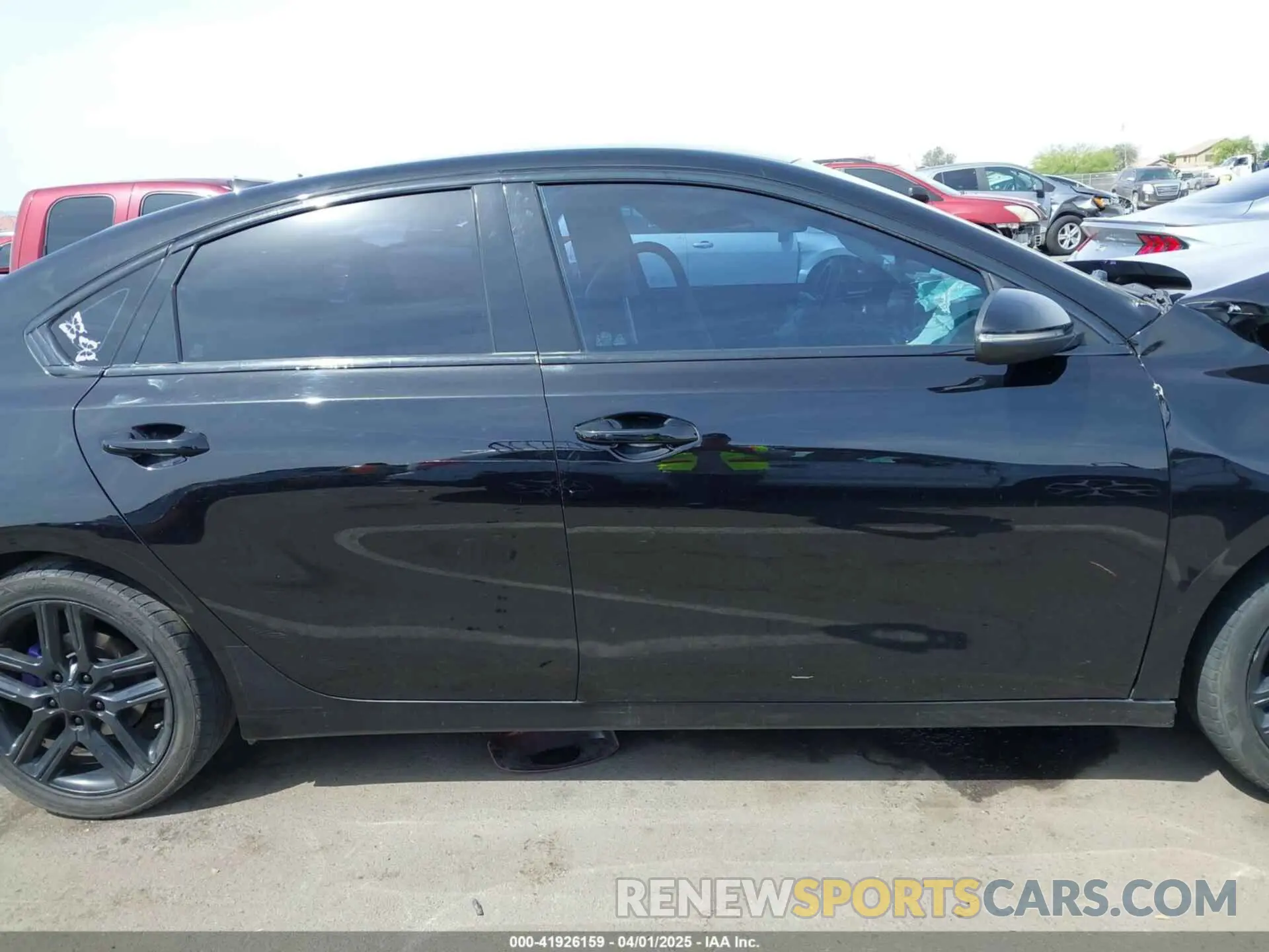 14 fotografías del automóvil dañado 3KPF54AD3LE190568 KIA FORTE 2020