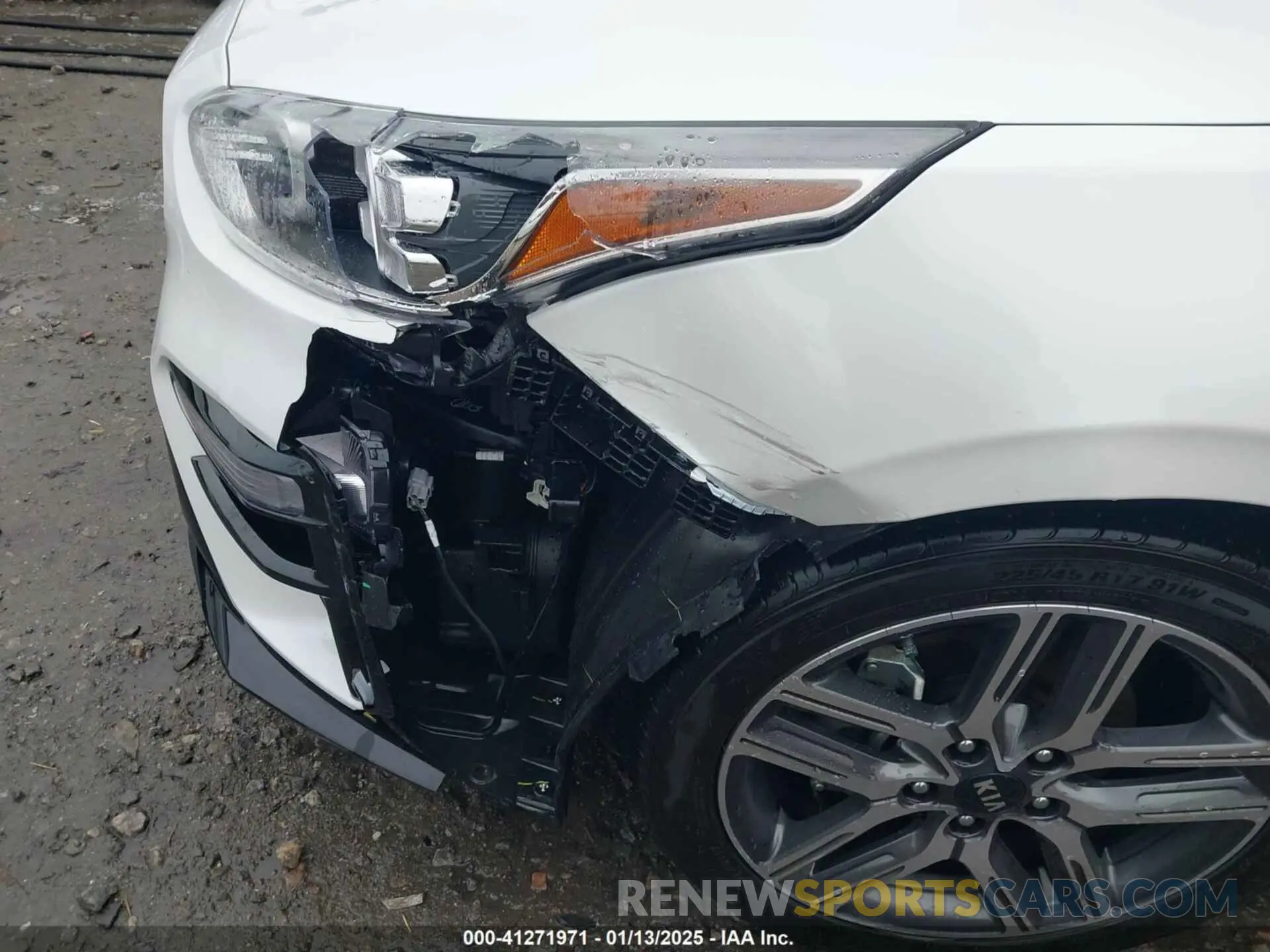 17 fotografías del automóvil dañado 3KPF54AD3LE247142 KIA FORTE 2020