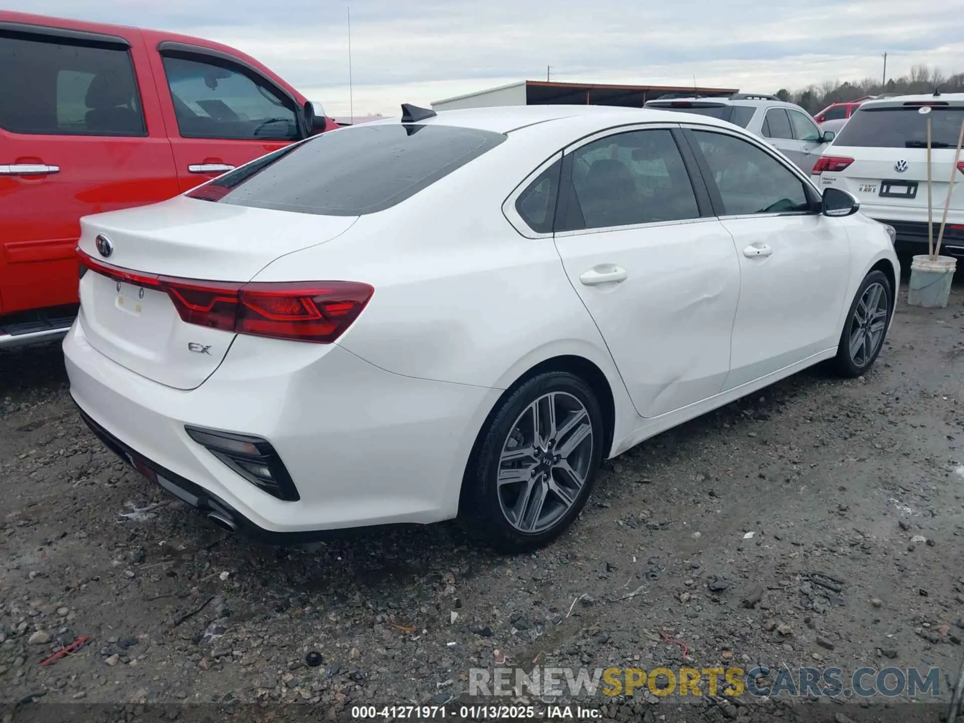 4 fotografías del automóvil dañado 3KPF54AD3LE247142 KIA FORTE 2020