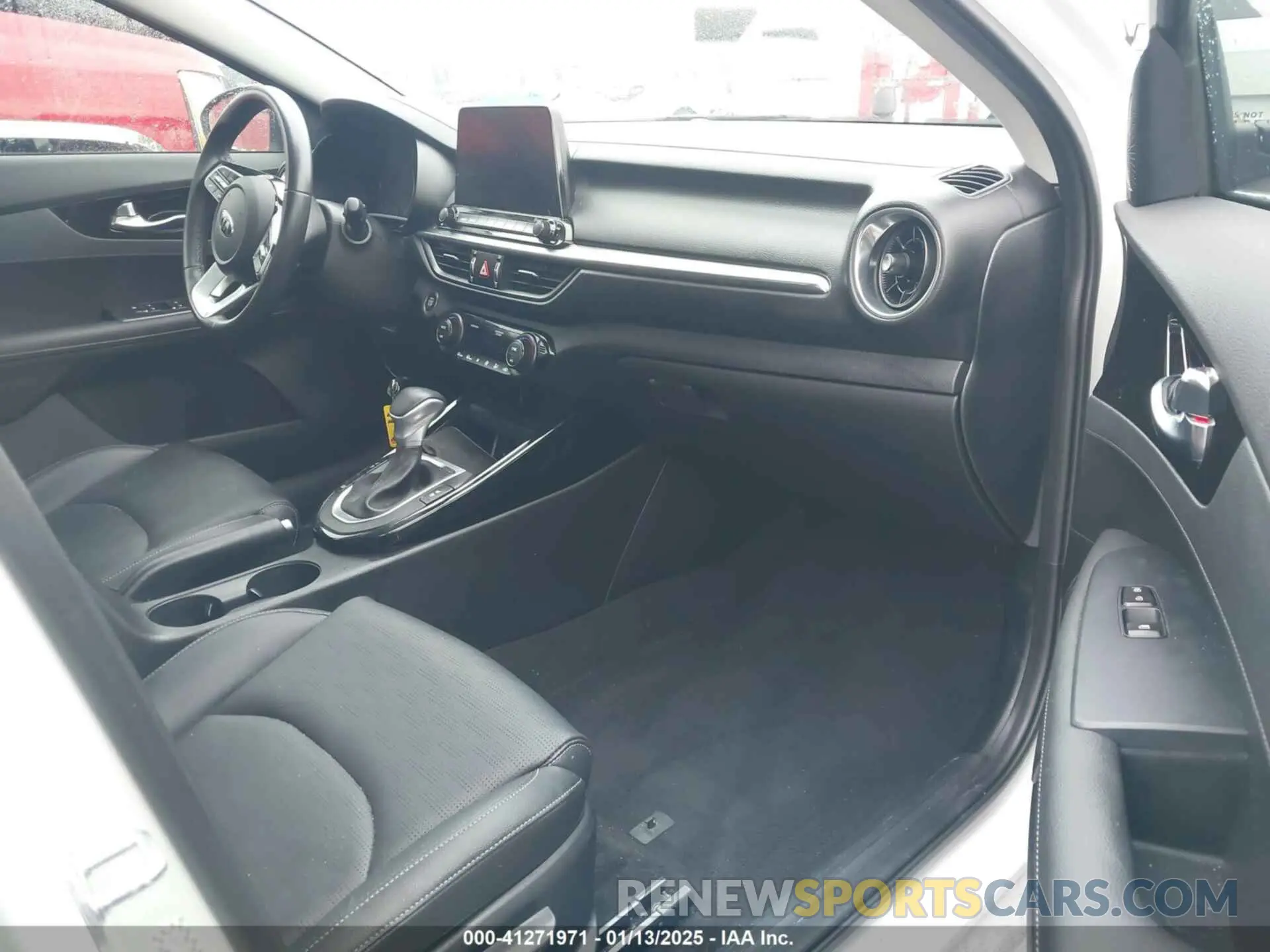 5 fotografías del automóvil dañado 3KPF54AD3LE247142 KIA FORTE 2020