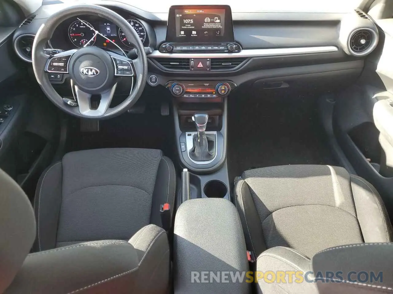 8 fotografías del automóvil dañado 3KPF54AD4LE253662 KIA FORTE 2020