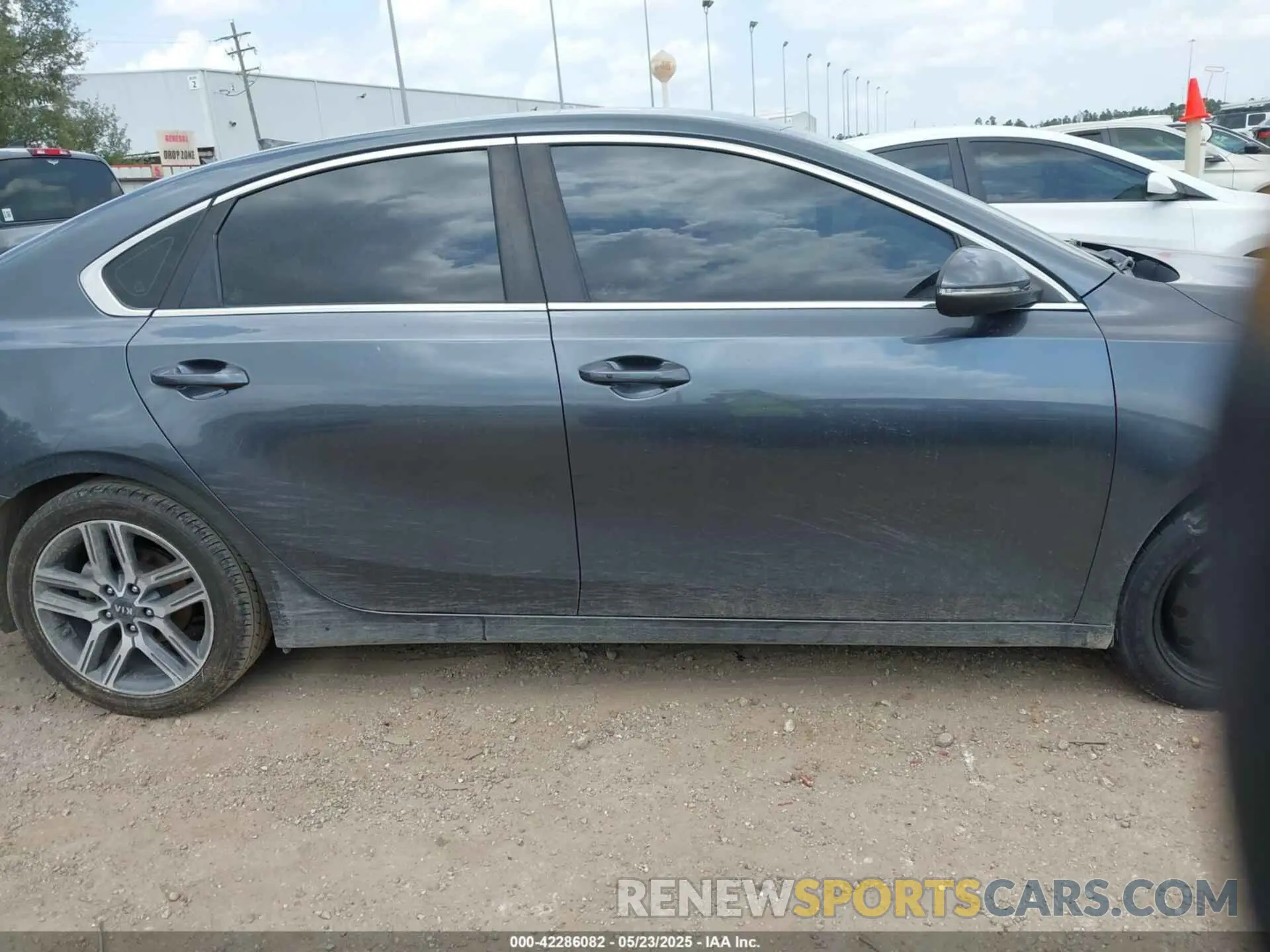 13 fotografías del automóvil dañado 3KPF54AD8LE182479 KIA FORTE 2020