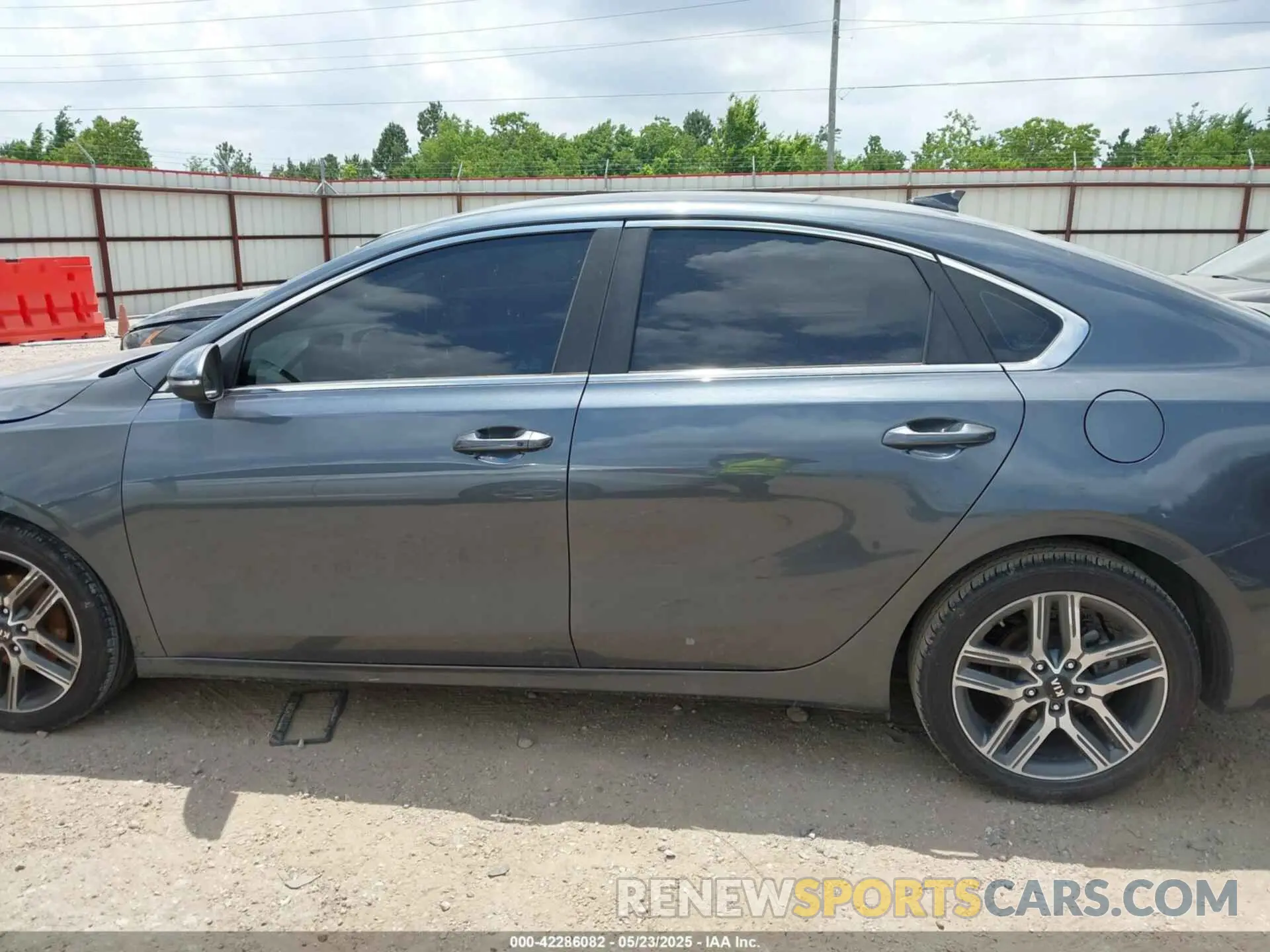 14 fotografías del automóvil dañado 3KPF54AD8LE182479 KIA FORTE 2020