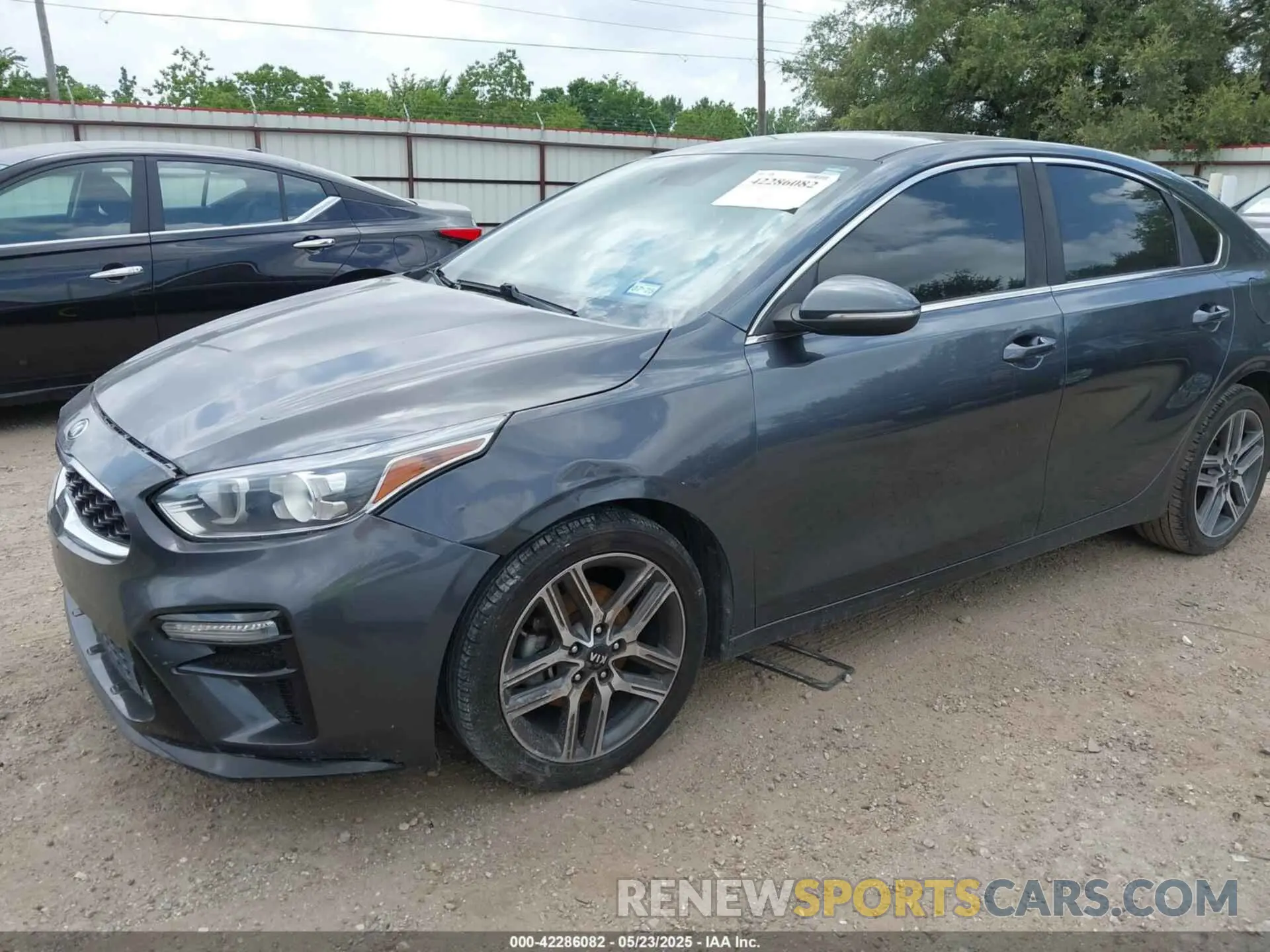 2 fotografías del automóvil dañado 3KPF54AD8LE182479 KIA FORTE 2020
