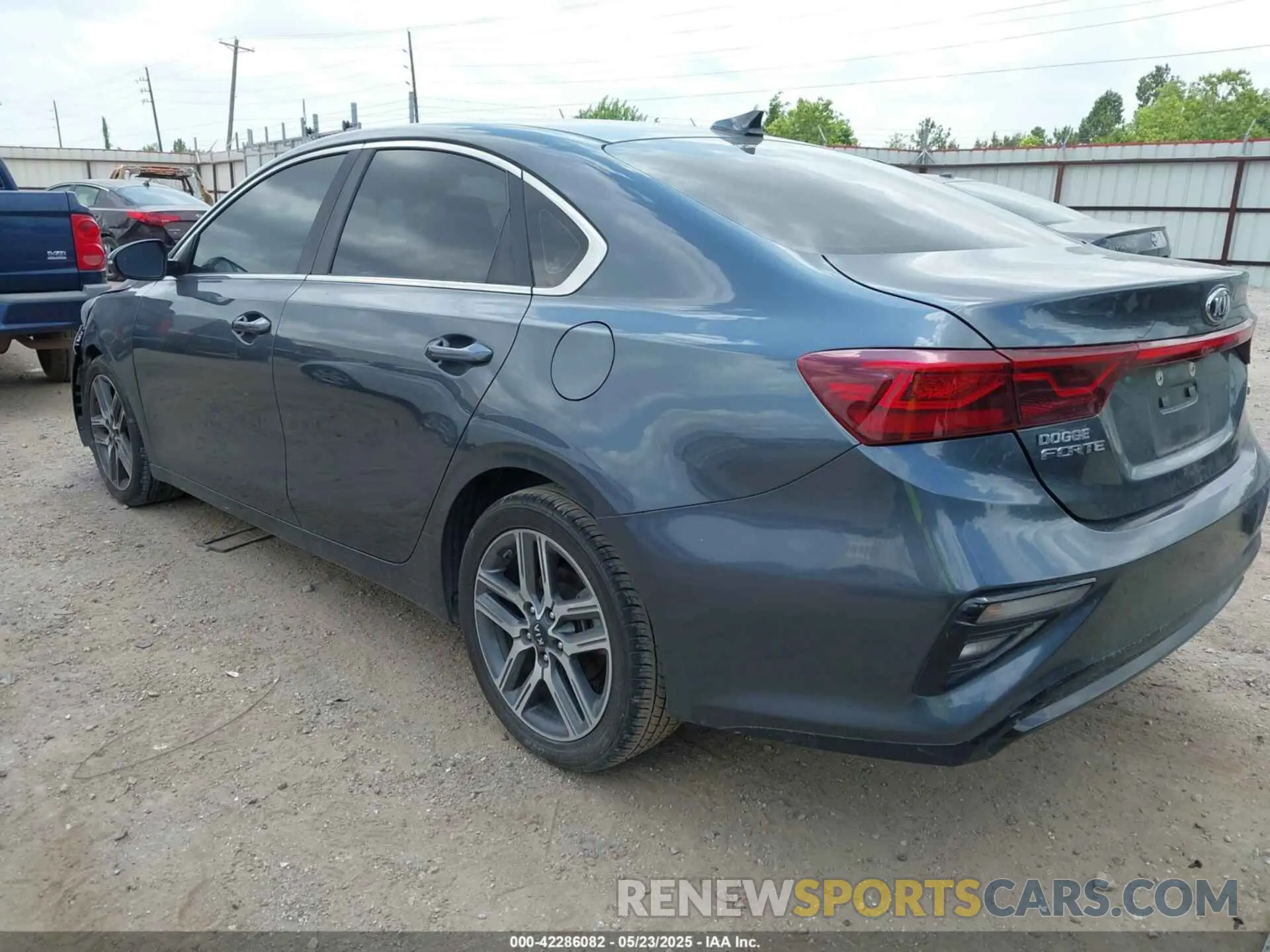 3 fotografías del automóvil dañado 3KPF54AD8LE182479 KIA FORTE 2020