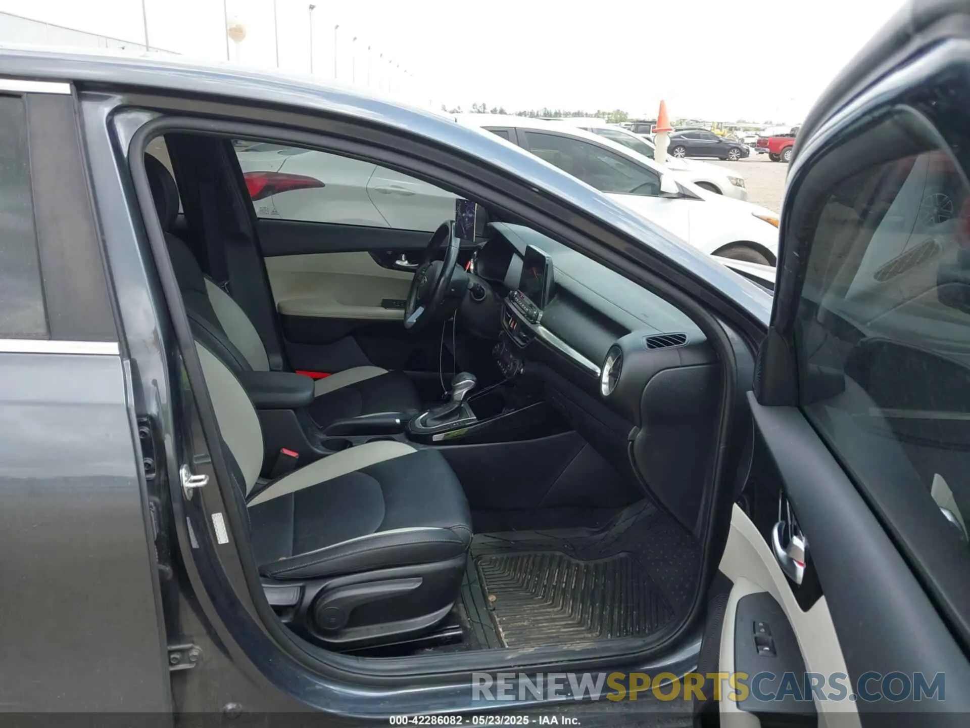 5 fotografías del automóvil dañado 3KPF54AD8LE182479 KIA FORTE 2020