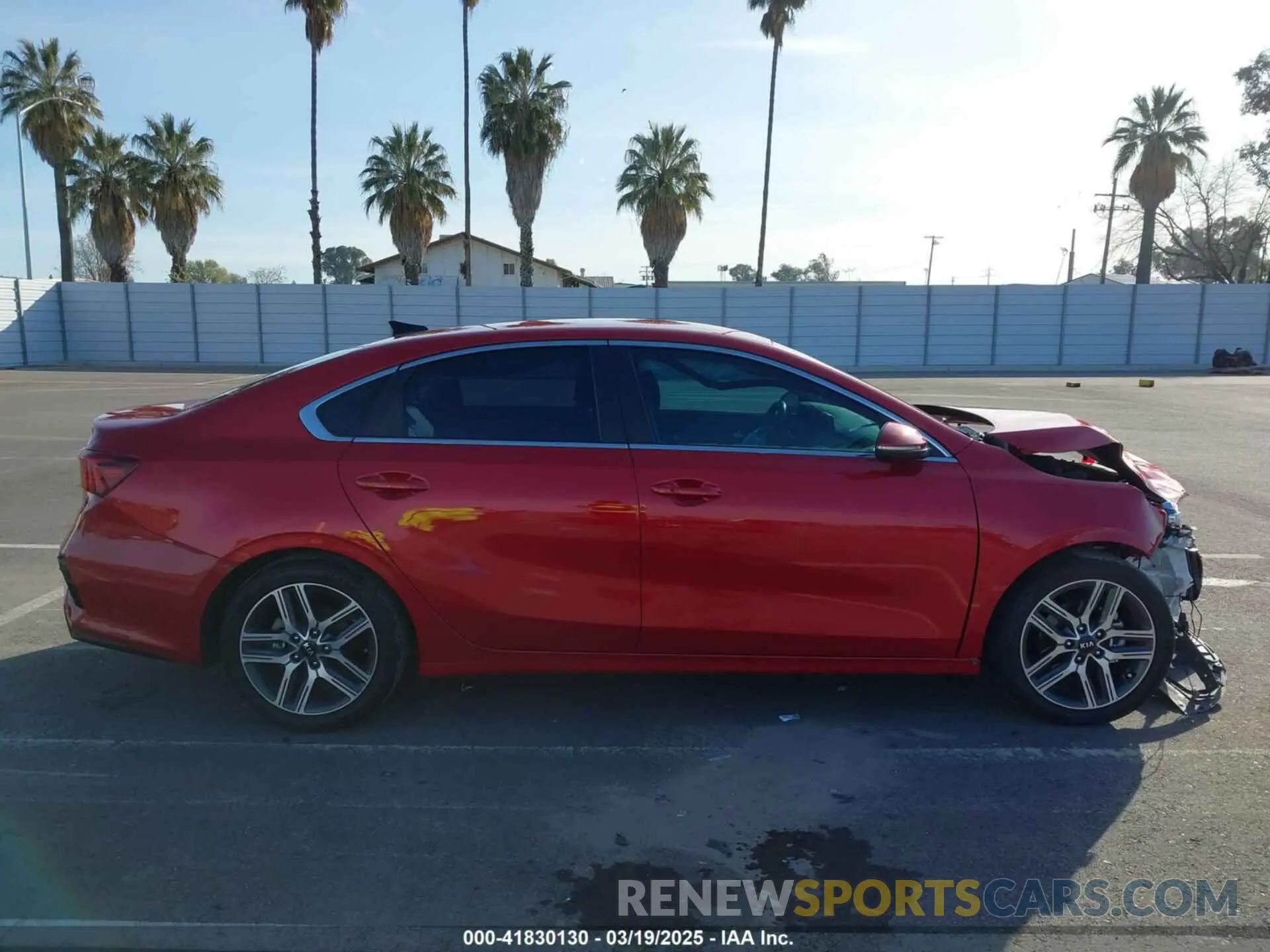 13 fotografías del automóvil dañado 3KPF54AD8LE254619 KIA FORTE 2020