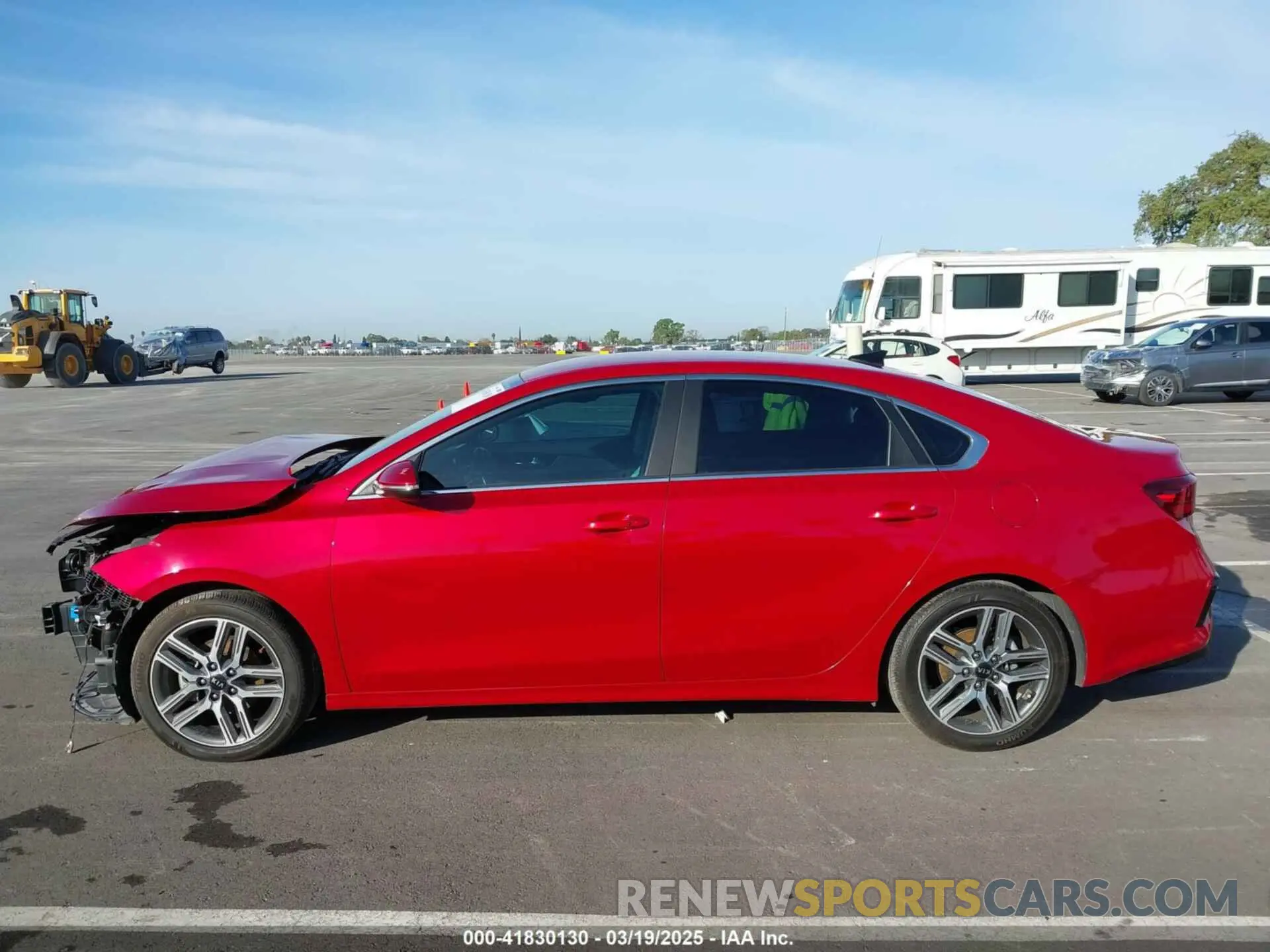 14 fotografías del automóvil dañado 3KPF54AD8LE254619 KIA FORTE 2020