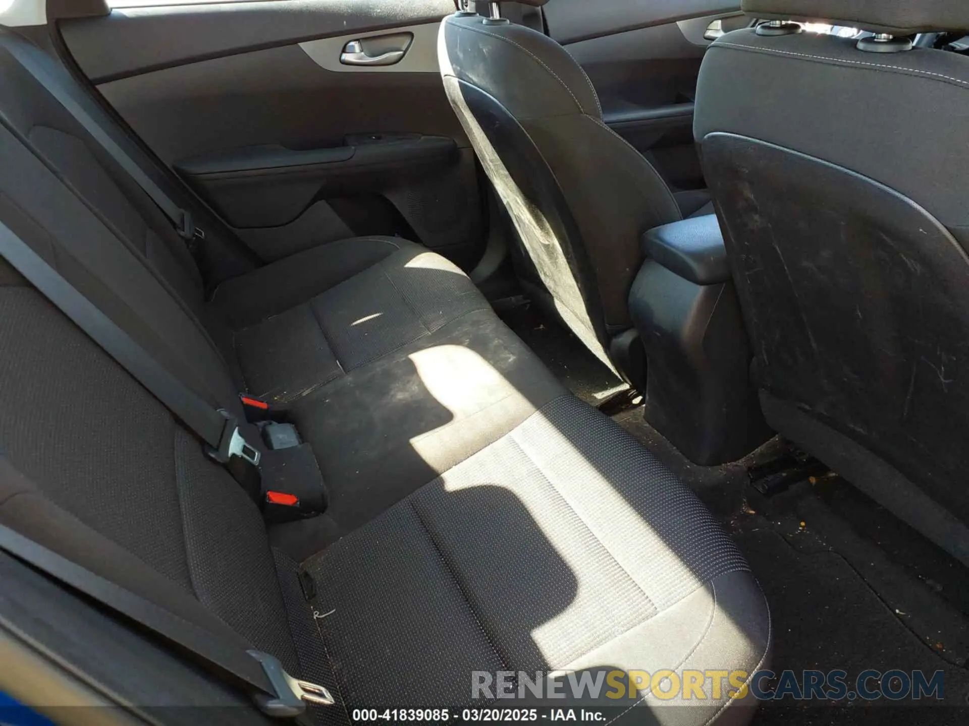 8 fotografías del automóvil dañado 3KPF24AD0ME264586 KIA FORTE 2021