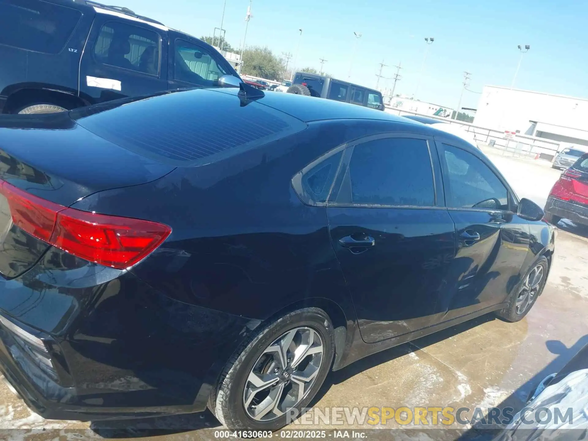 13 fotografías del automóvil dañado 3KPF24AD0ME267391 KIA FORTE 2021