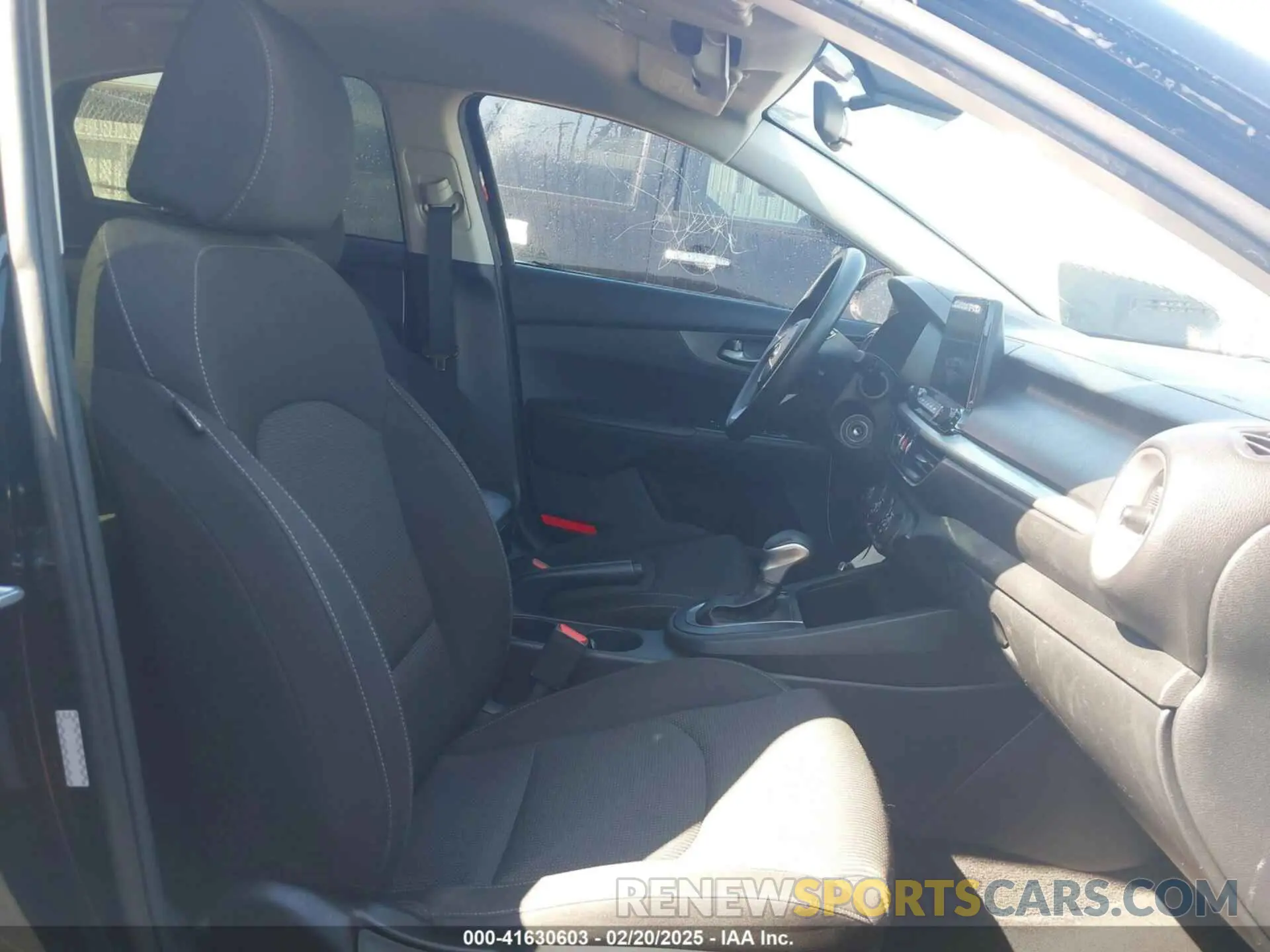 5 fotografías del automóvil dañado 3KPF24AD0ME267391 KIA FORTE 2021