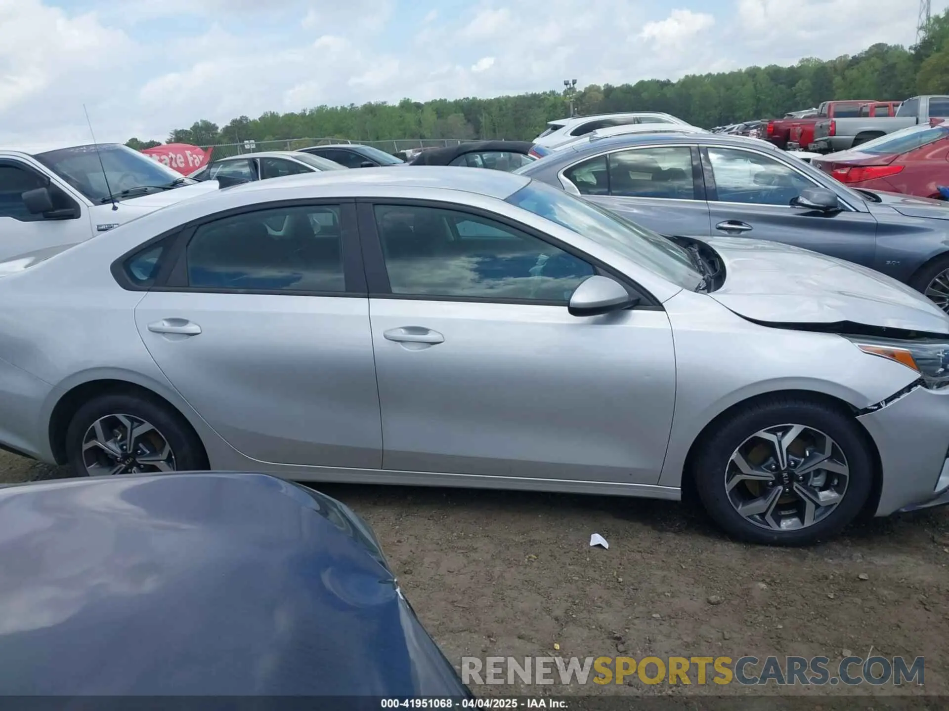 13 fotografías del automóvil dañado 3KPF24AD0ME275443 KIA FORTE 2021