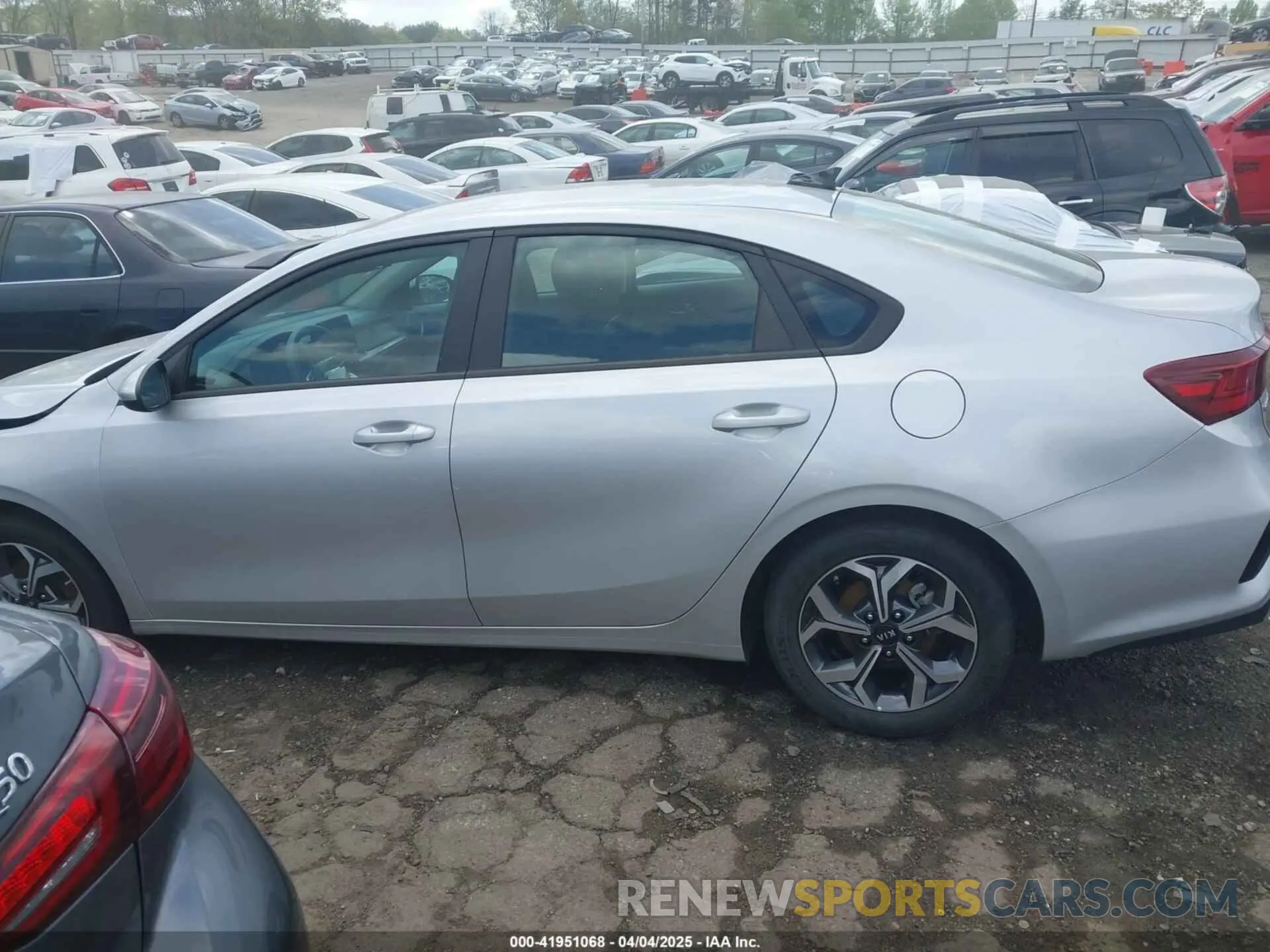 14 fotografías del automóvil dañado 3KPF24AD0ME275443 KIA FORTE 2021