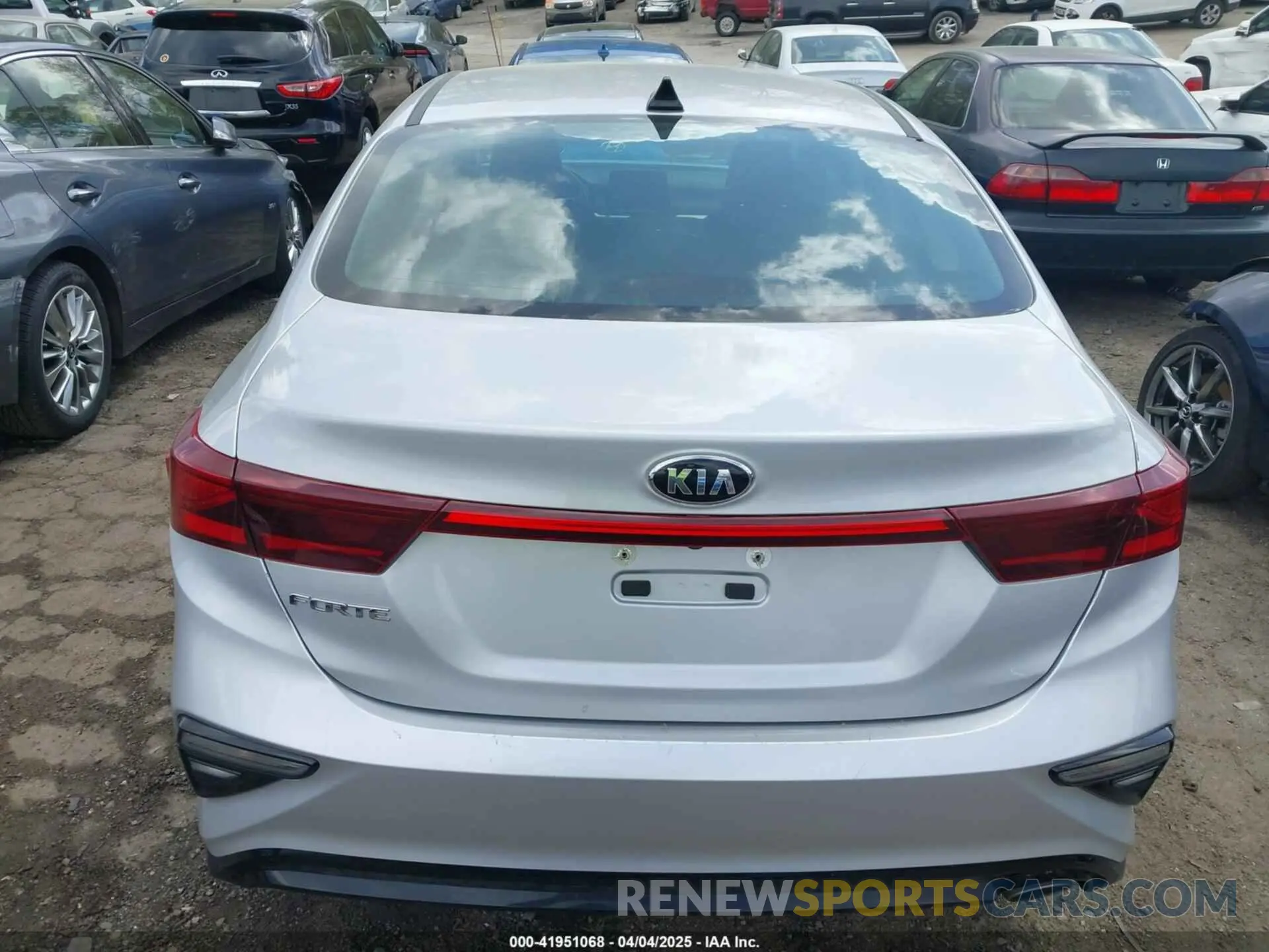 16 fotografías del automóvil dañado 3KPF24AD0ME275443 KIA FORTE 2021