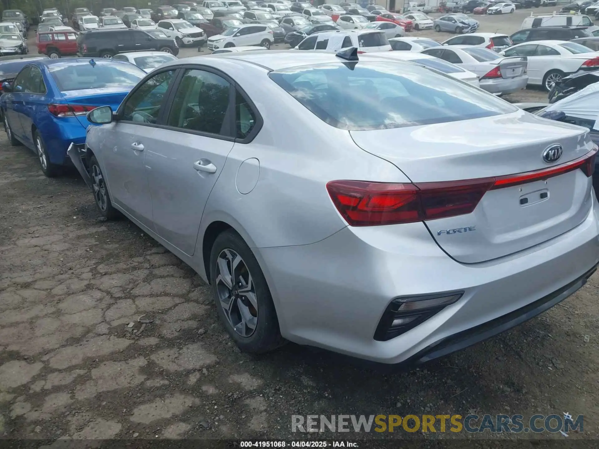 3 fotografías del automóvil dañado 3KPF24AD0ME275443 KIA FORTE 2021