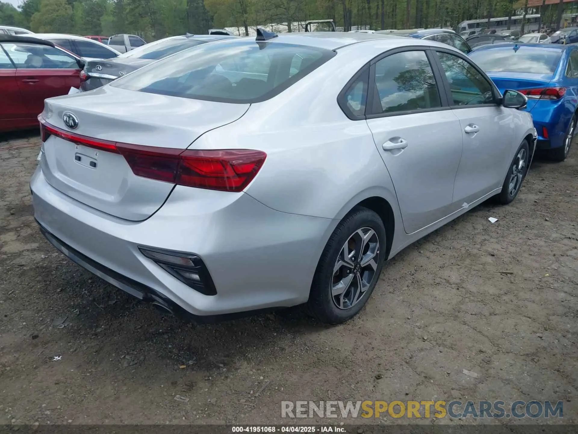 4 fotografías del automóvil dañado 3KPF24AD0ME275443 KIA FORTE 2021