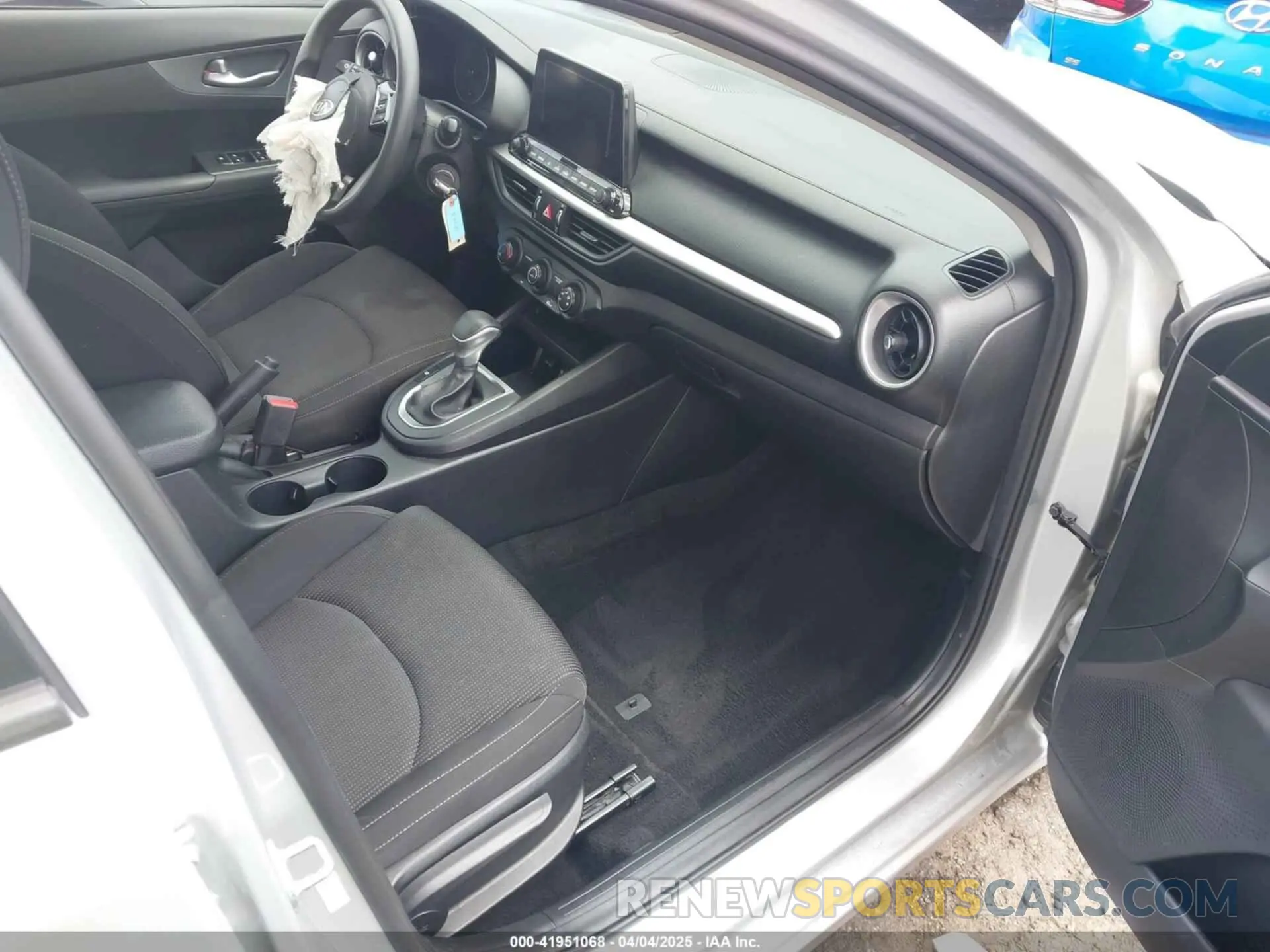 5 fotografías del automóvil dañado 3KPF24AD0ME275443 KIA FORTE 2021