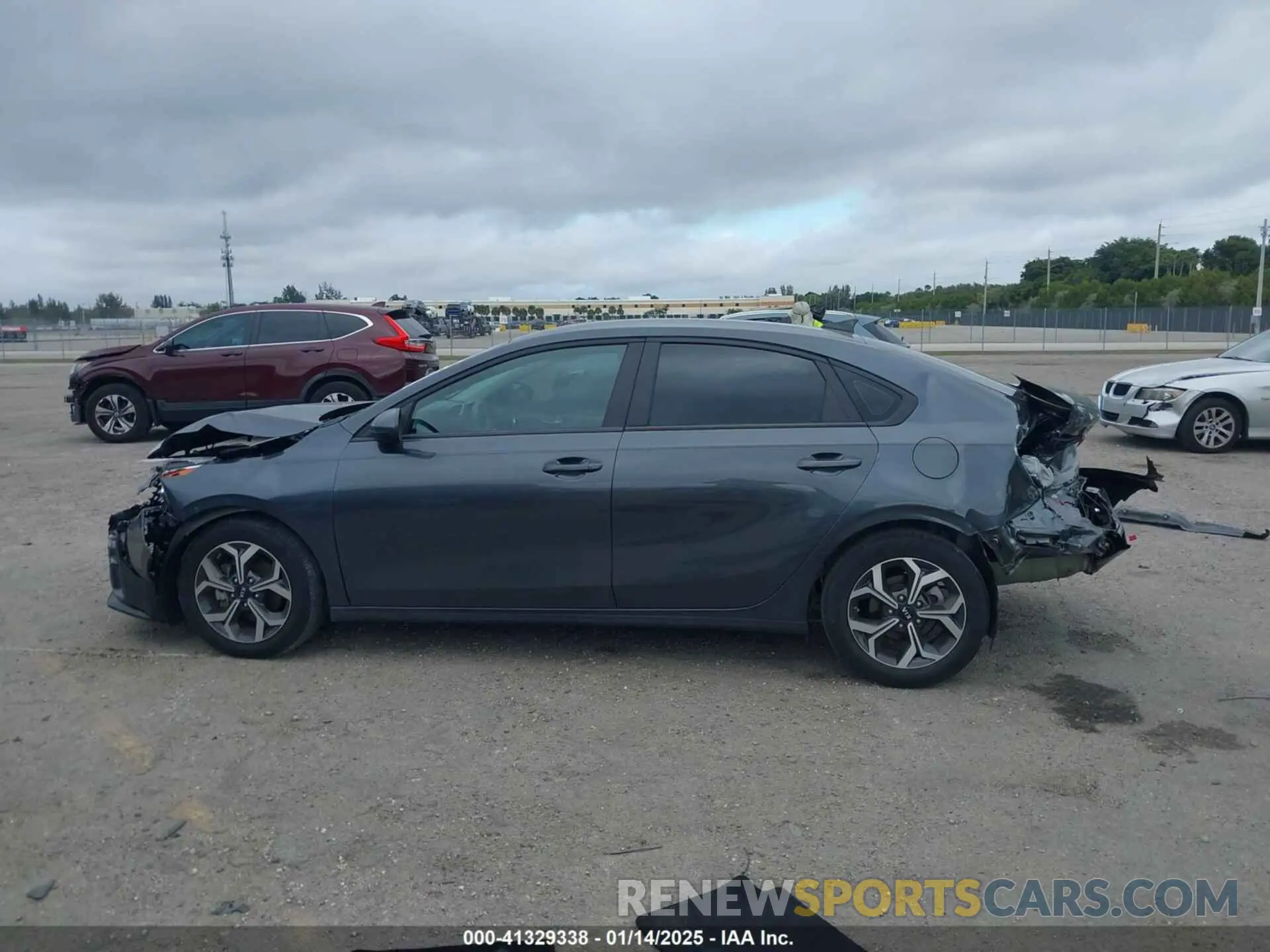 14 fotografías del automóvil dañado 3KPF24AD0ME312622 KIA FORTE 2021