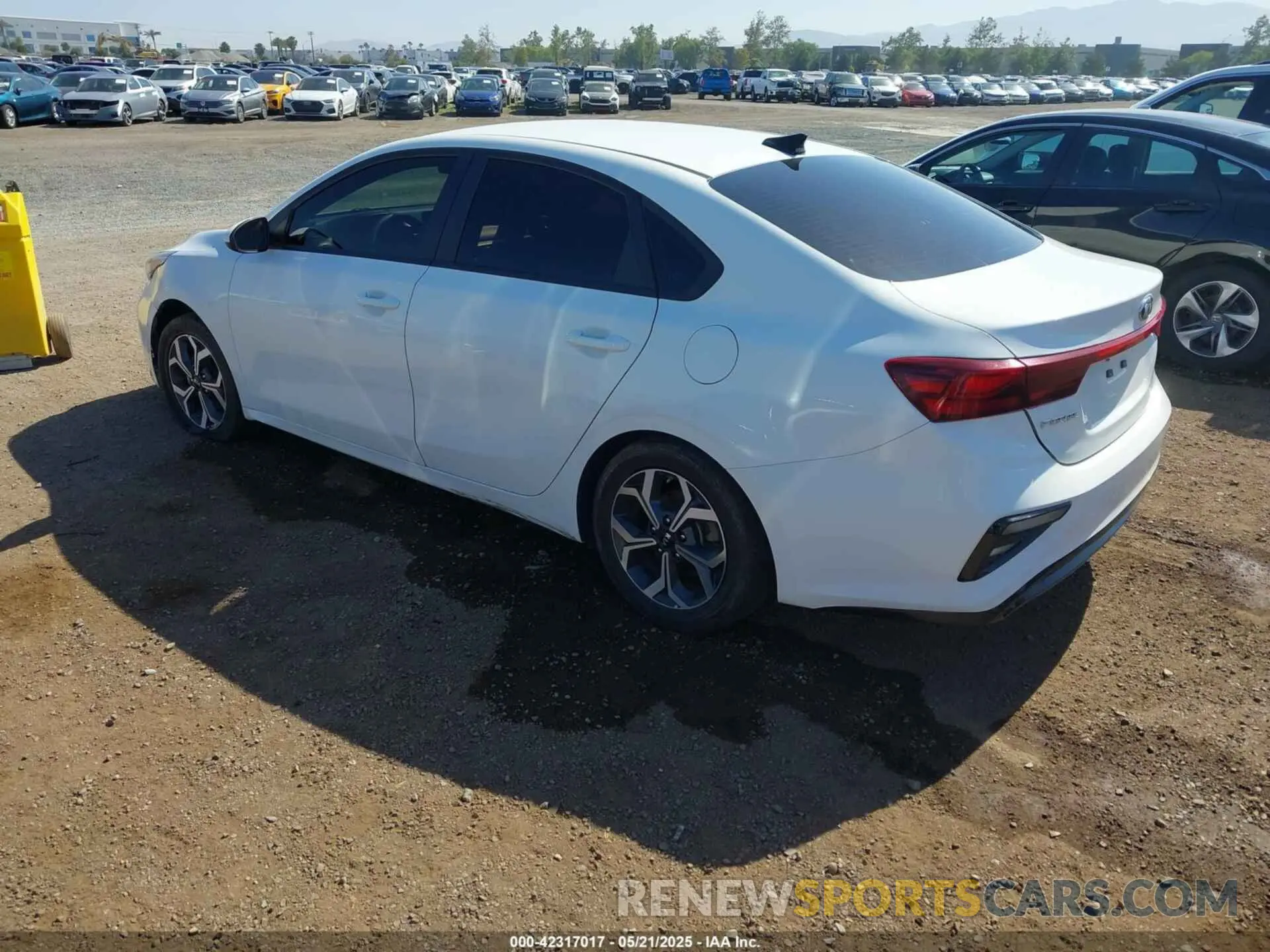 3 fotografías del automóvil dañado 3KPF24AD0ME322812 KIA FORTE 2021