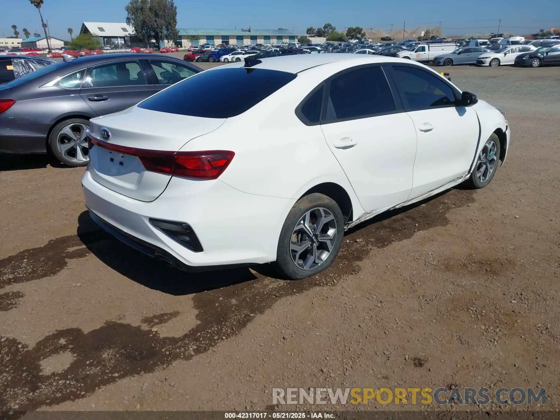 4 fotografías del automóvil dañado 3KPF24AD0ME322812 KIA FORTE 2021