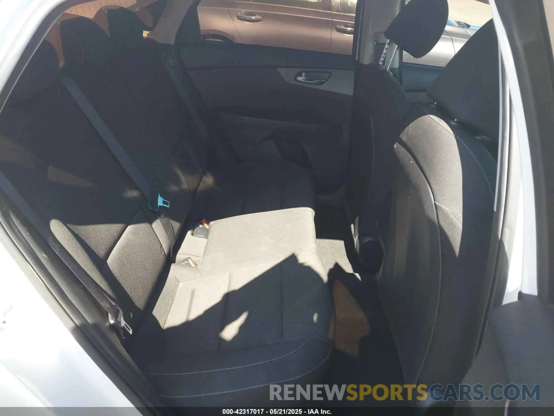8 fotografías del automóvil dañado 3KPF24AD0ME322812 KIA FORTE 2021