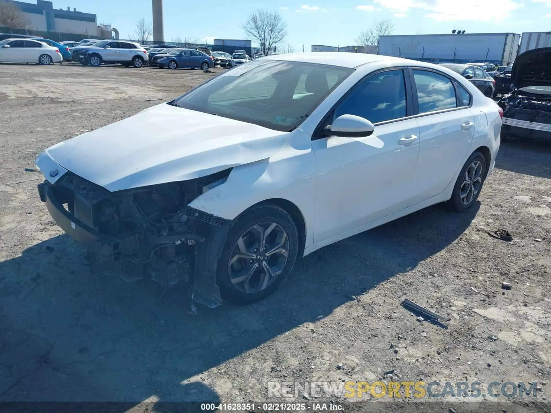 2 fotografías del automóvil dañado 3KPF24AD0ME325838 KIA FORTE 2021