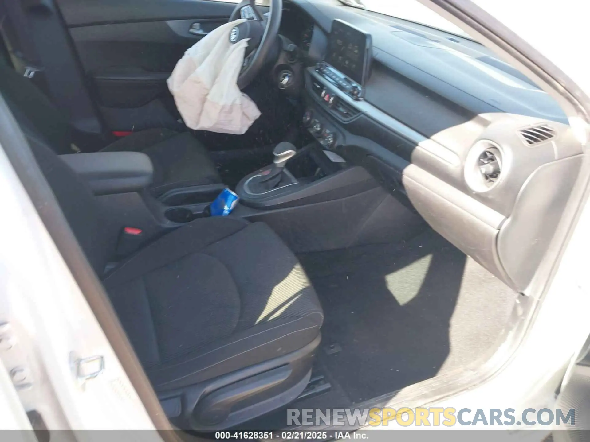 5 fotografías del automóvil dañado 3KPF24AD0ME325838 KIA FORTE 2021