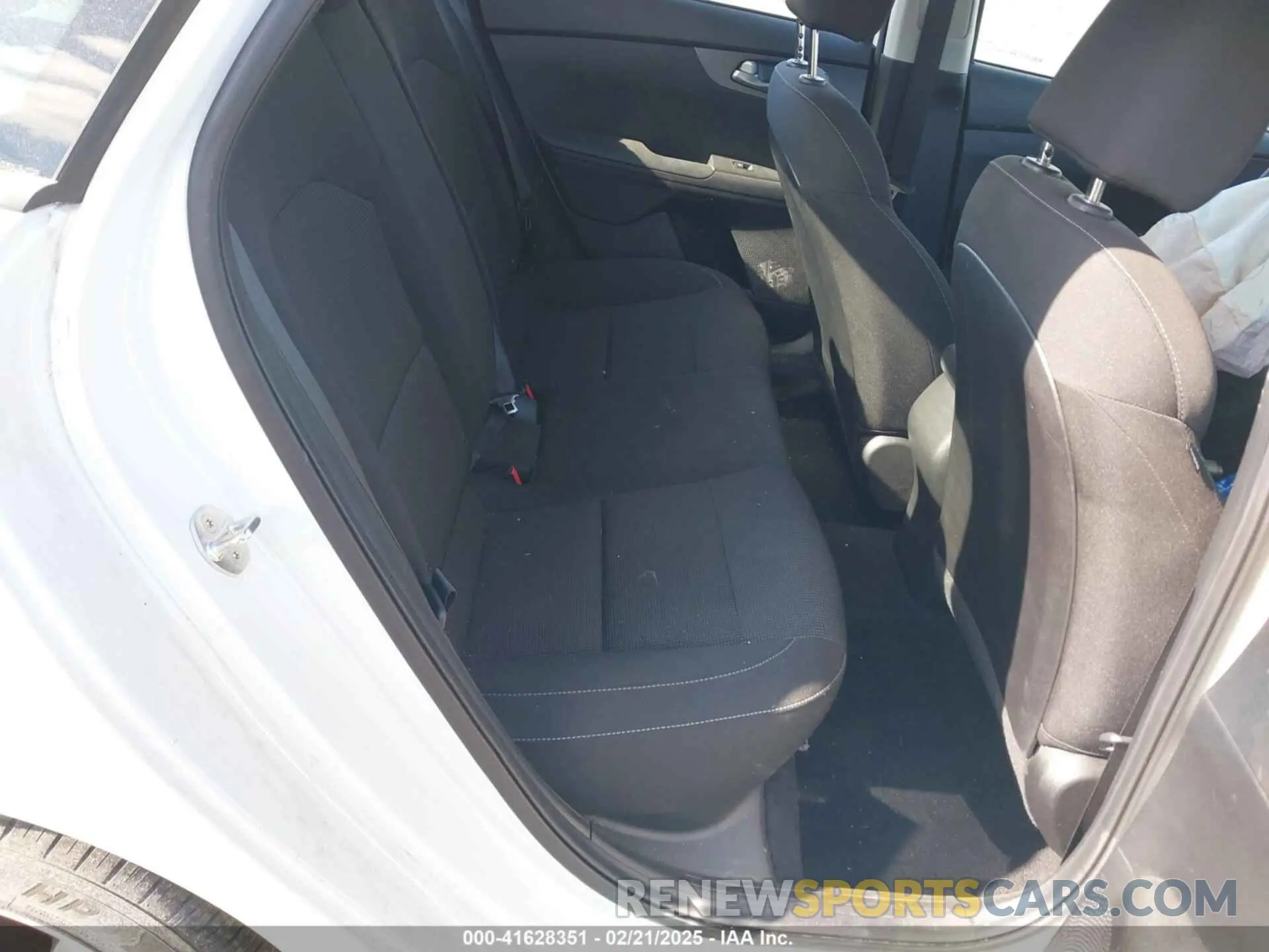 8 fotografías del automóvil dañado 3KPF24AD0ME325838 KIA FORTE 2021