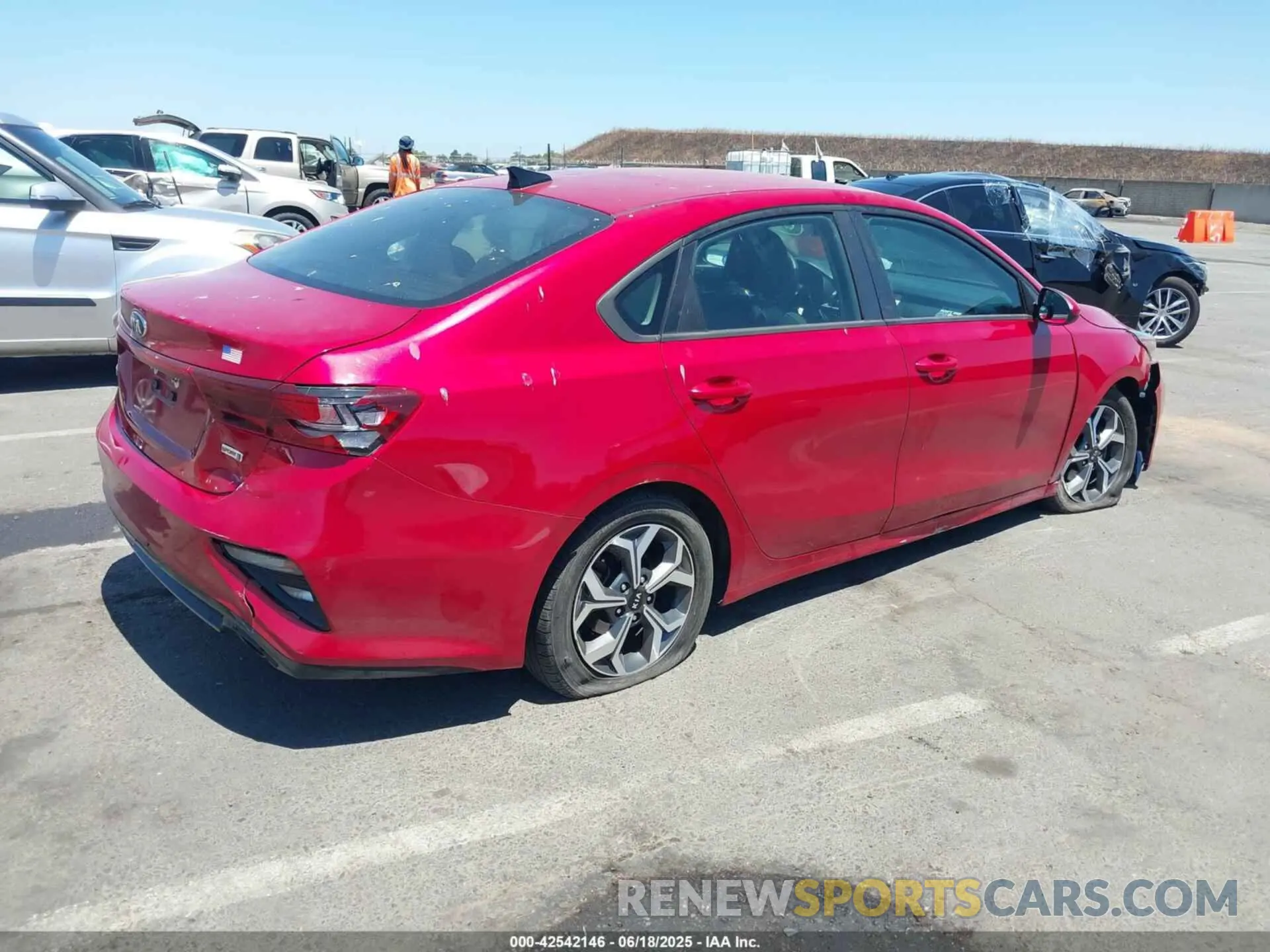 4 fotografías del automóvil dañado 3KPF24AD0ME330652 KIA FORTE 2021