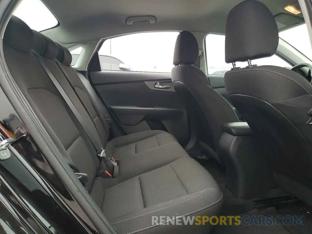 10 fotografías del automóvil dañado 3KPF24AD0ME332434 KIA FORTE 2021