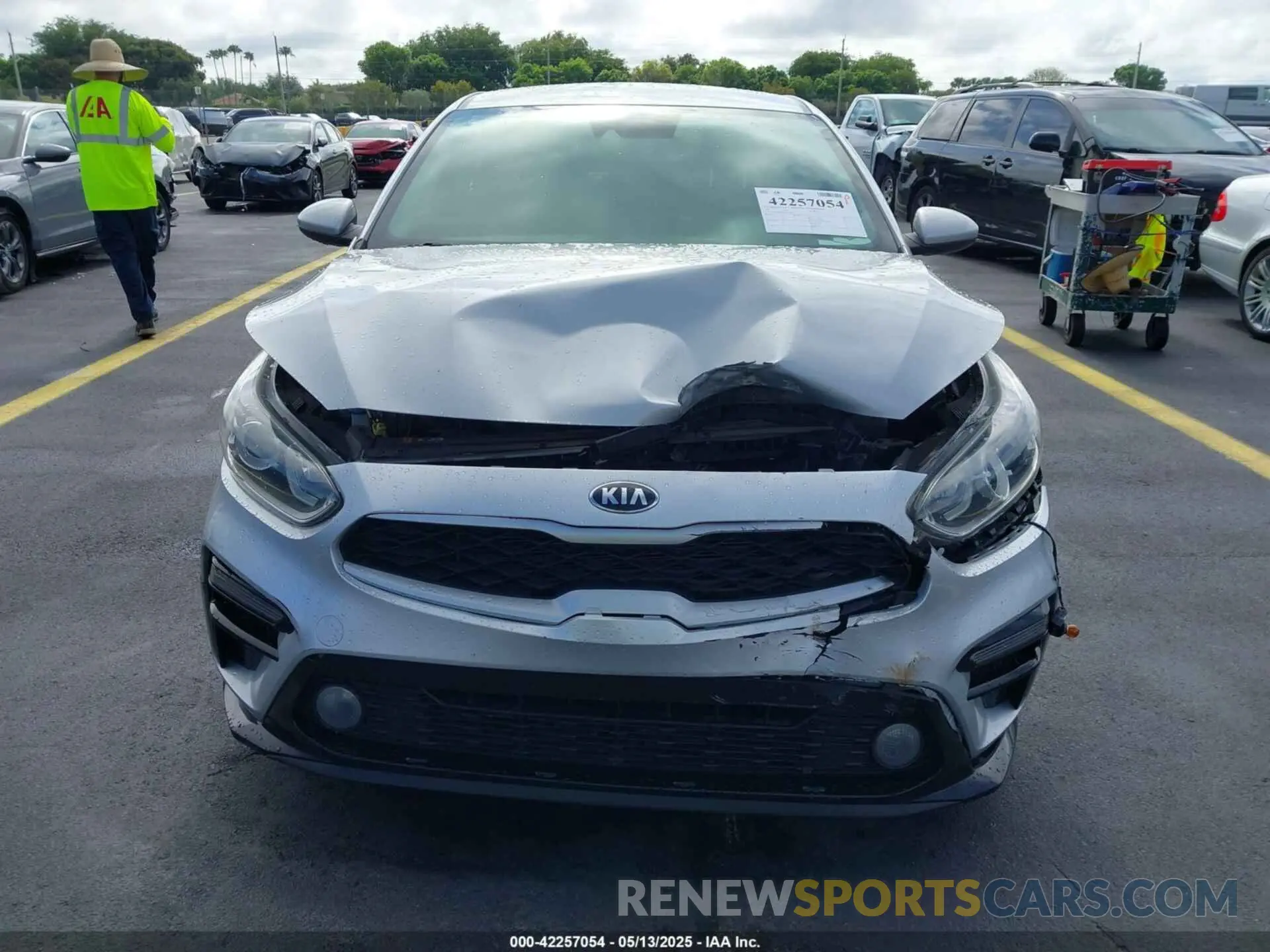 12 fotografías del automóvil dañado 3KPF24AD0ME334880 KIA FORTE 2021