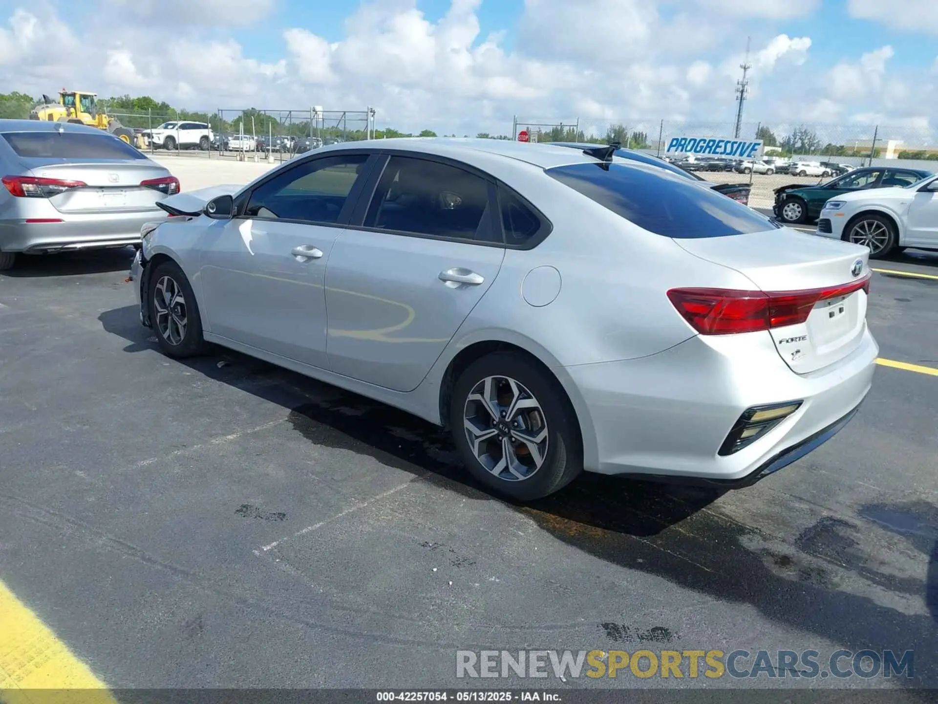 3 fotografías del automóvil dañado 3KPF24AD0ME334880 KIA FORTE 2021