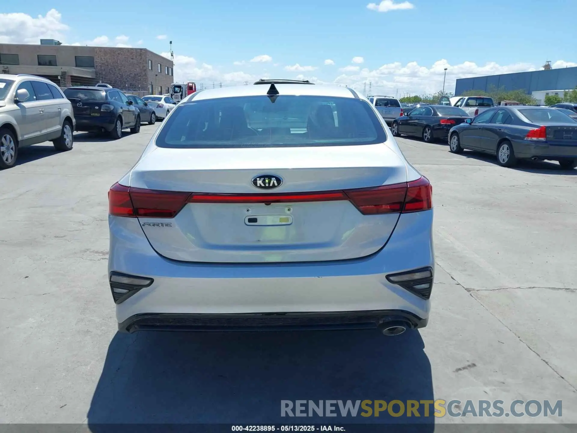 17 fotografías del automóvil dañado 3KPF24AD0ME349234 KIA FORTE 2021