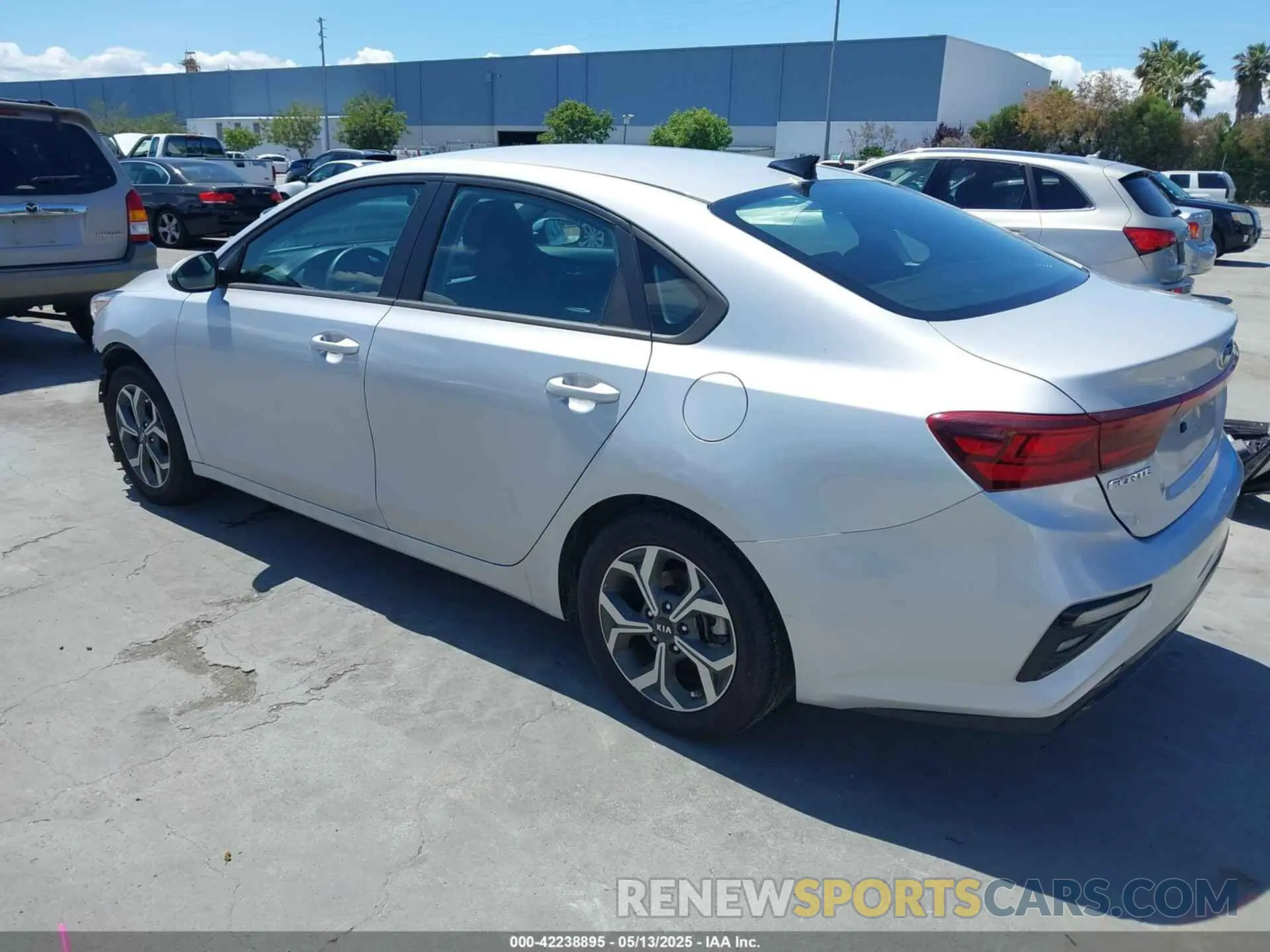 3 fotografías del automóvil dañado 3KPF24AD0ME349234 KIA FORTE 2021