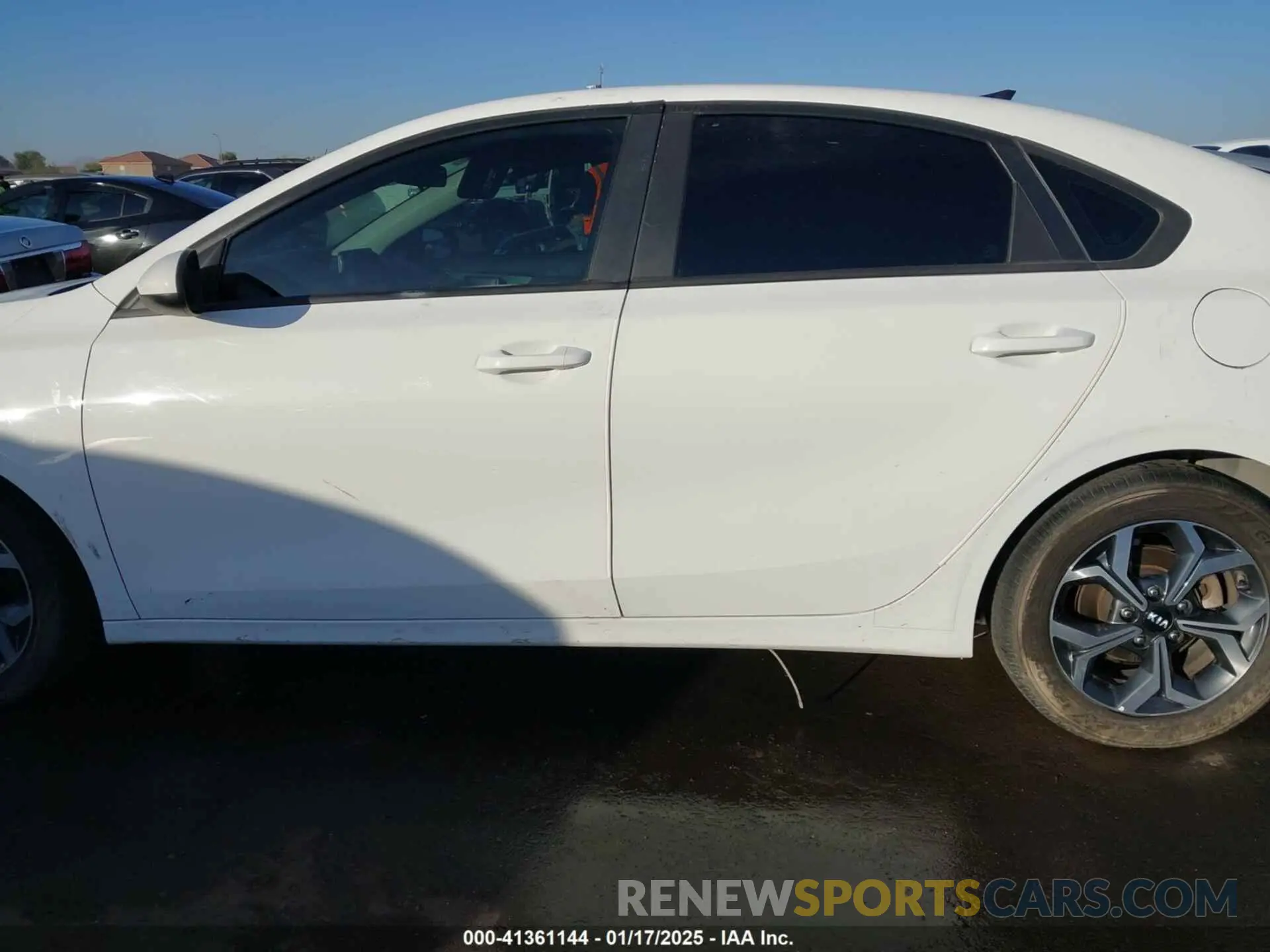 14 fotografías del automóvil dañado 3KPF24AD0ME349931 KIA FORTE 2021
