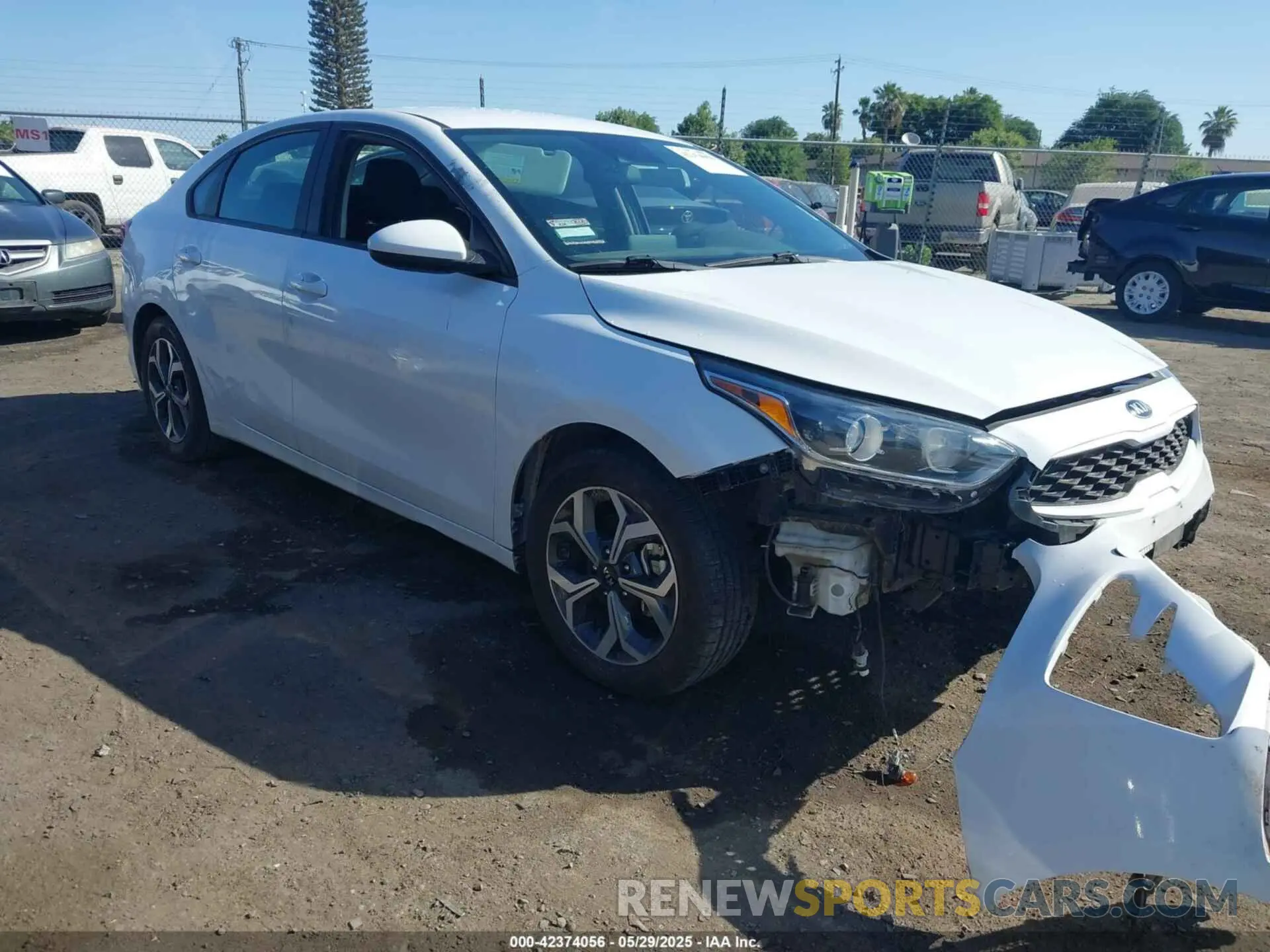 12 fotografías del automóvil dañado 3KPF24AD0ME369385 KIA FORTE 2021