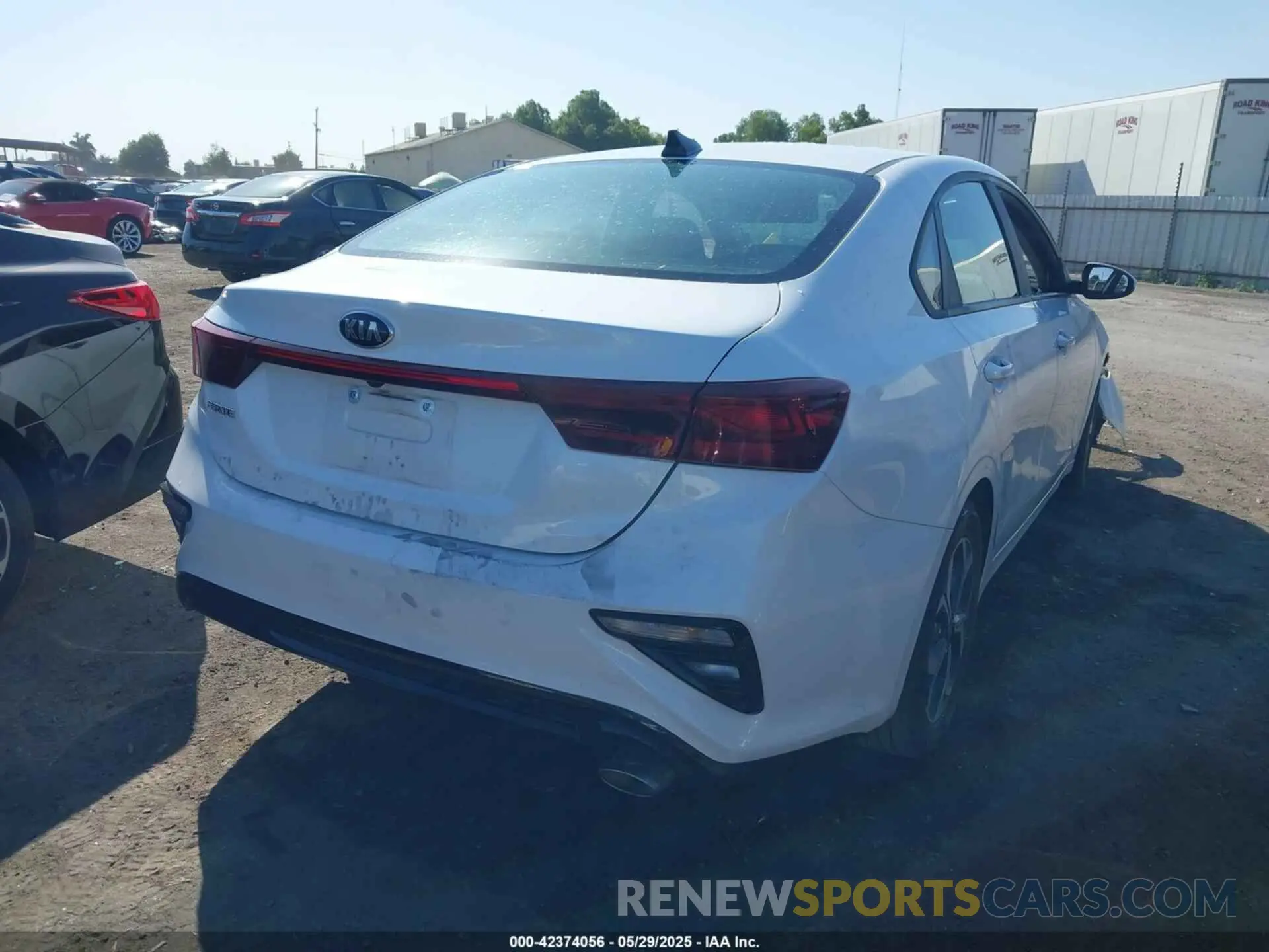4 fotografías del automóvil dañado 3KPF24AD0ME369385 KIA FORTE 2021